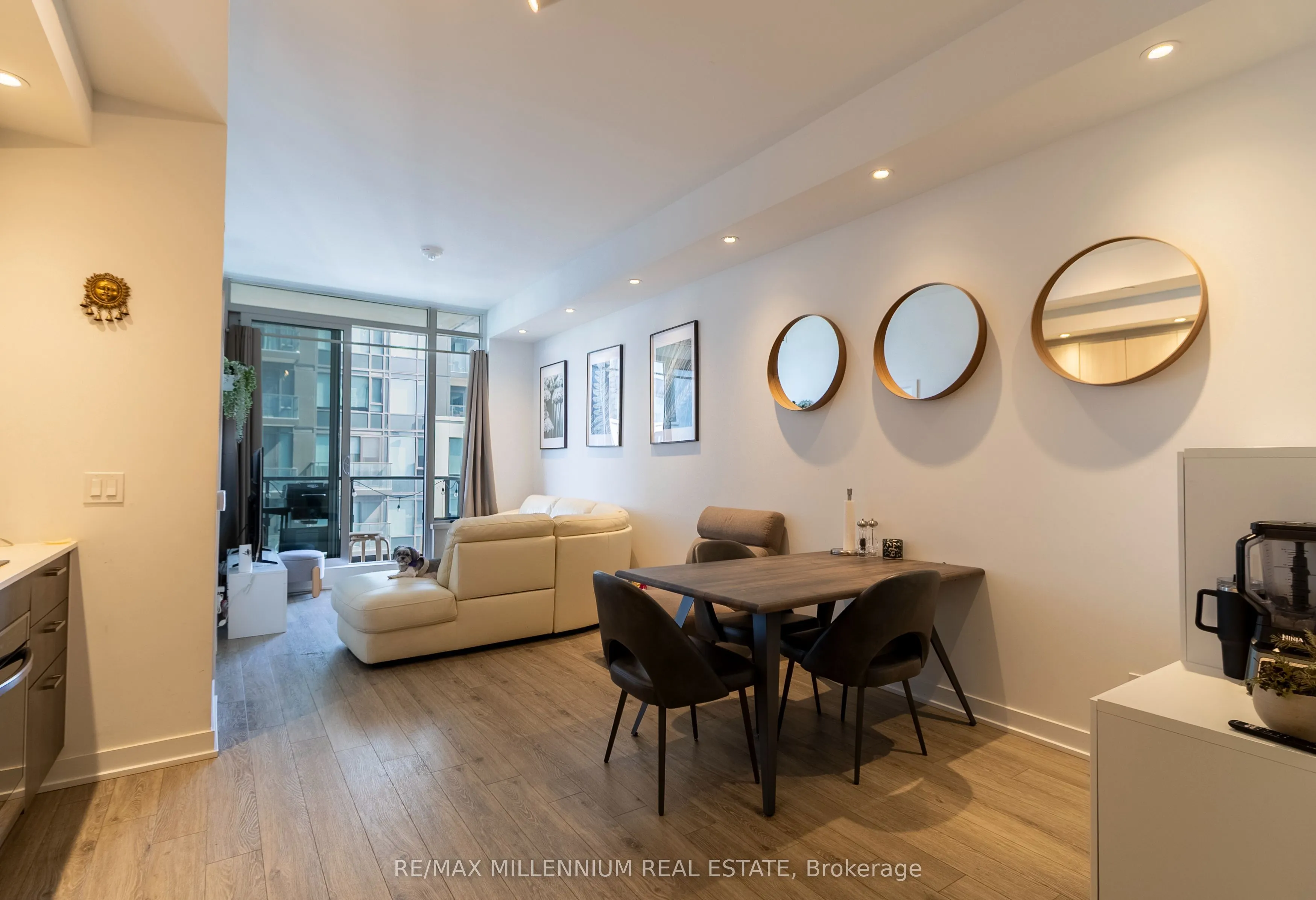 1928 Lakeshore Boulevard W
