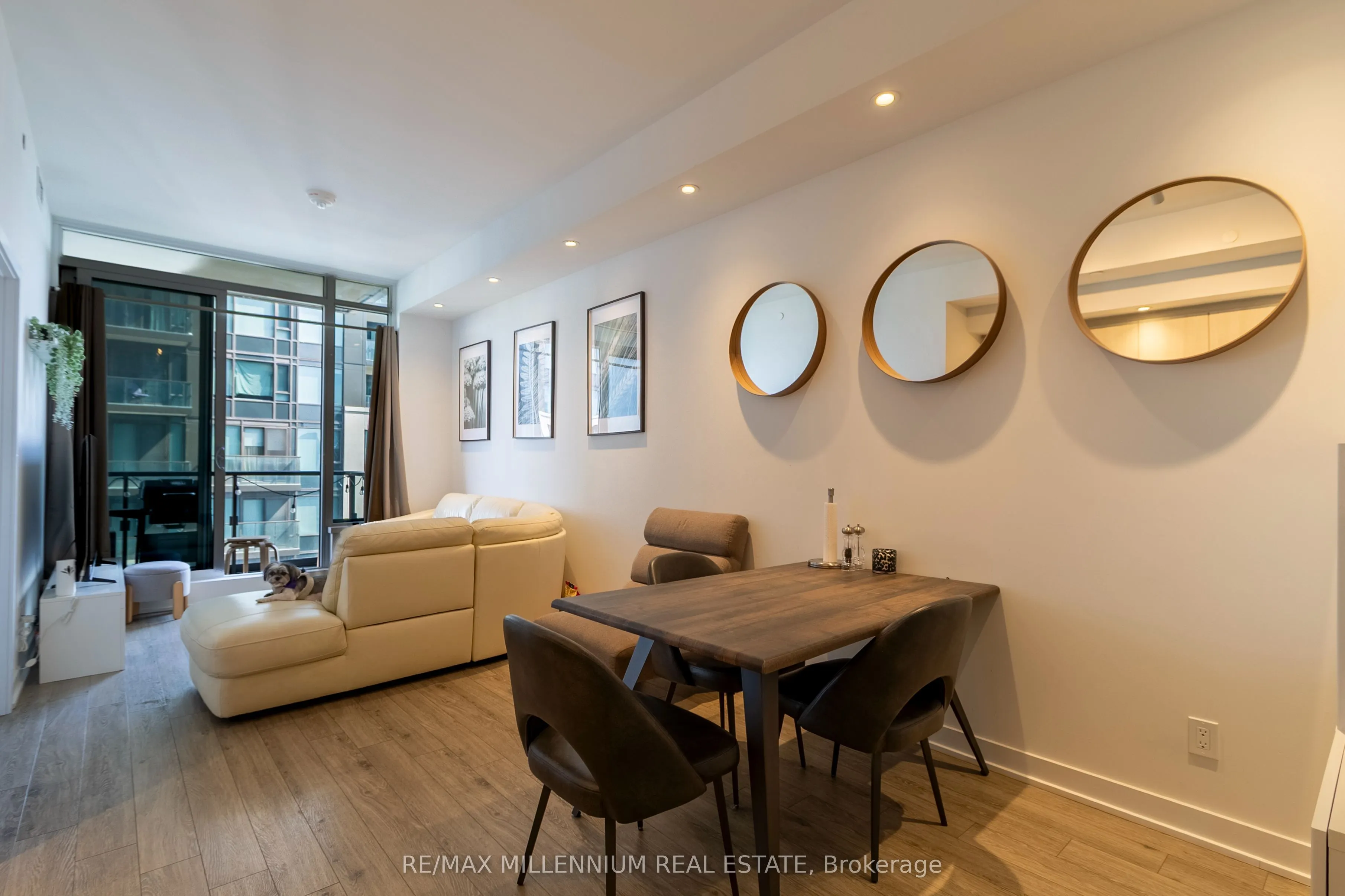 1928 Lakeshore Boulevard W