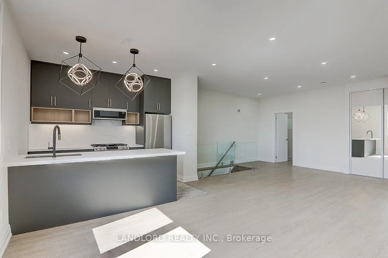 82 Livingstone Avenue, #Upper