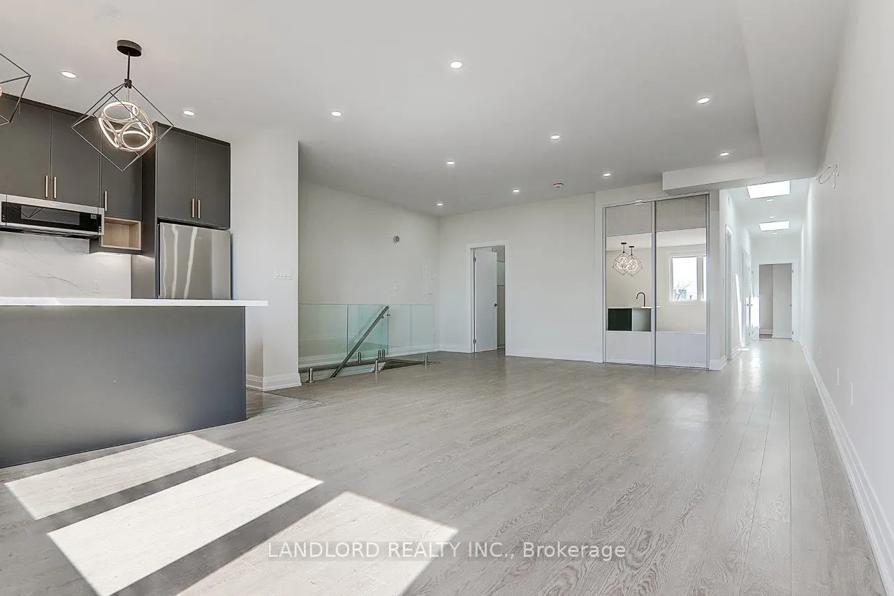 82 Livingstone Avenue, #Upper