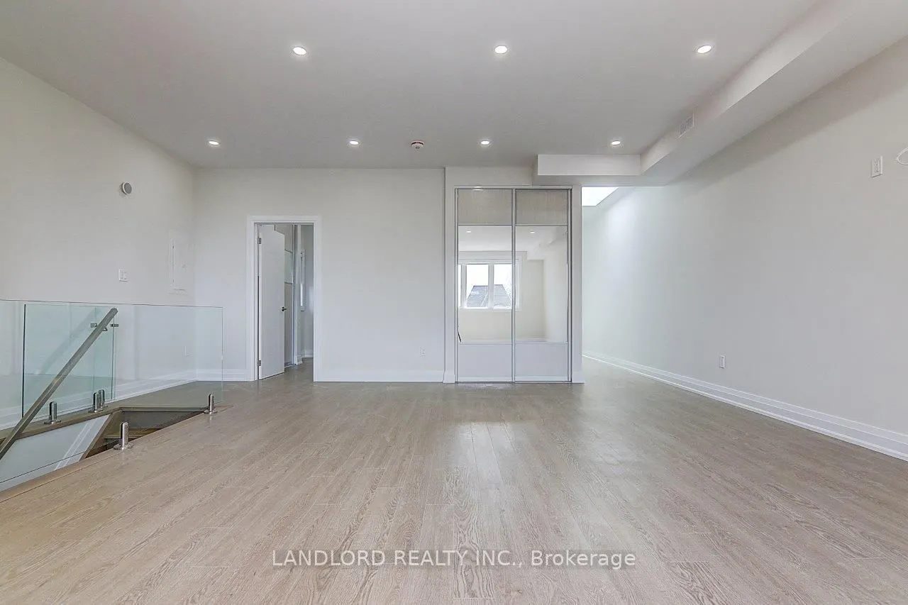 82 Livingstone Avenue, #Upper