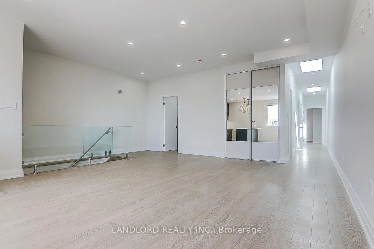 82 Livingstone Avenue, #Upper