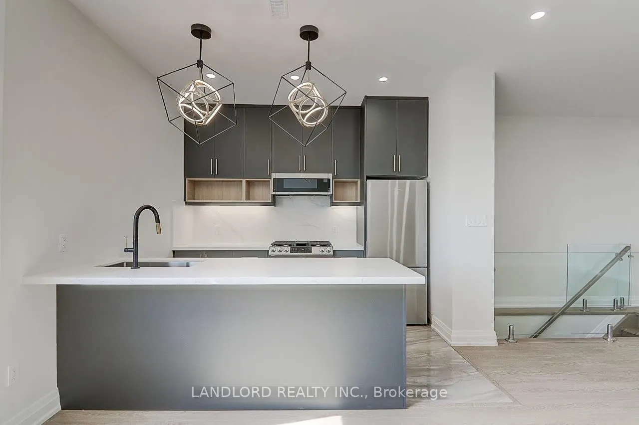 82 Livingstone Avenue, #Upper