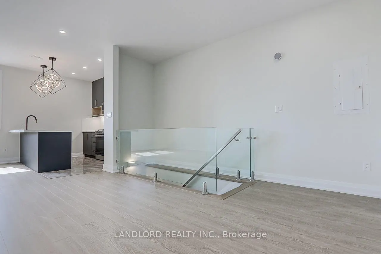 82 Livingstone Avenue, #Upper