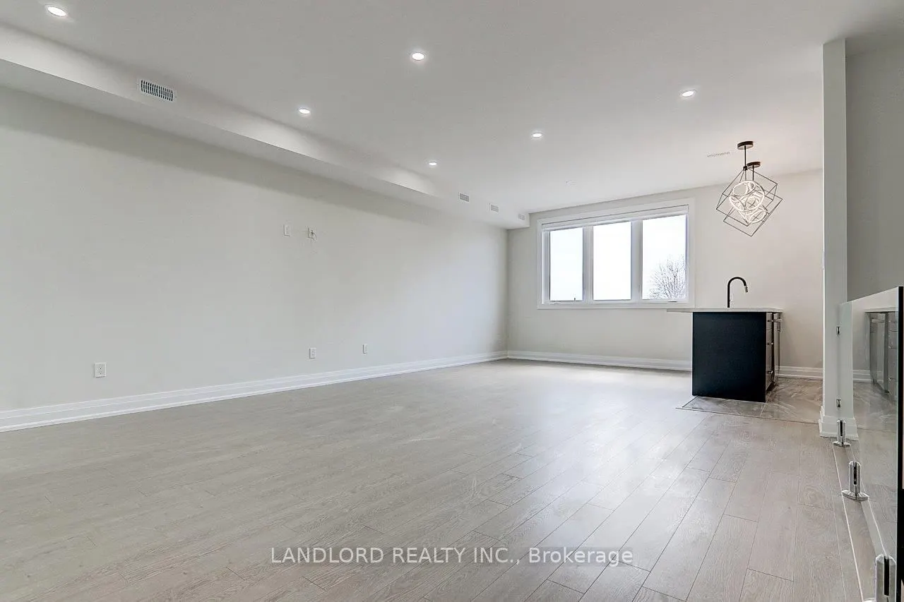 82 Livingstone Avenue, #Upper