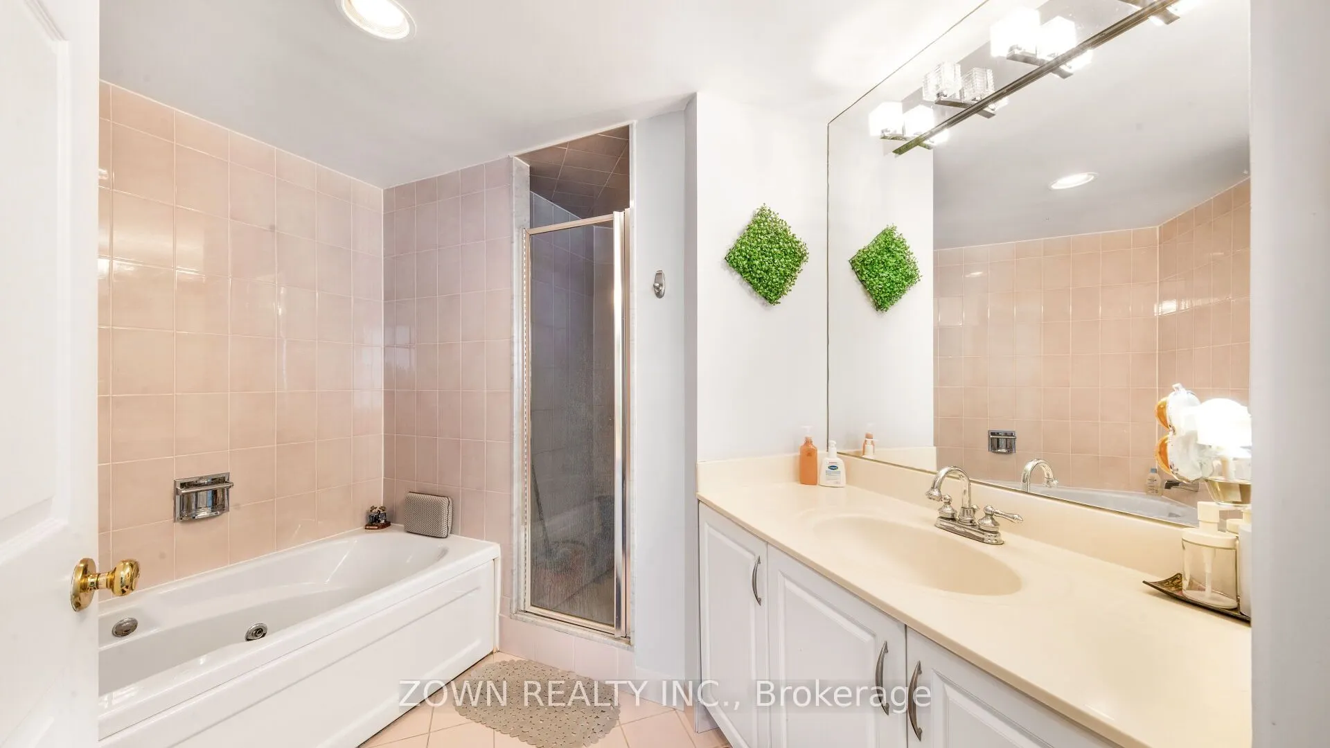 55 ELM Drive W, #805