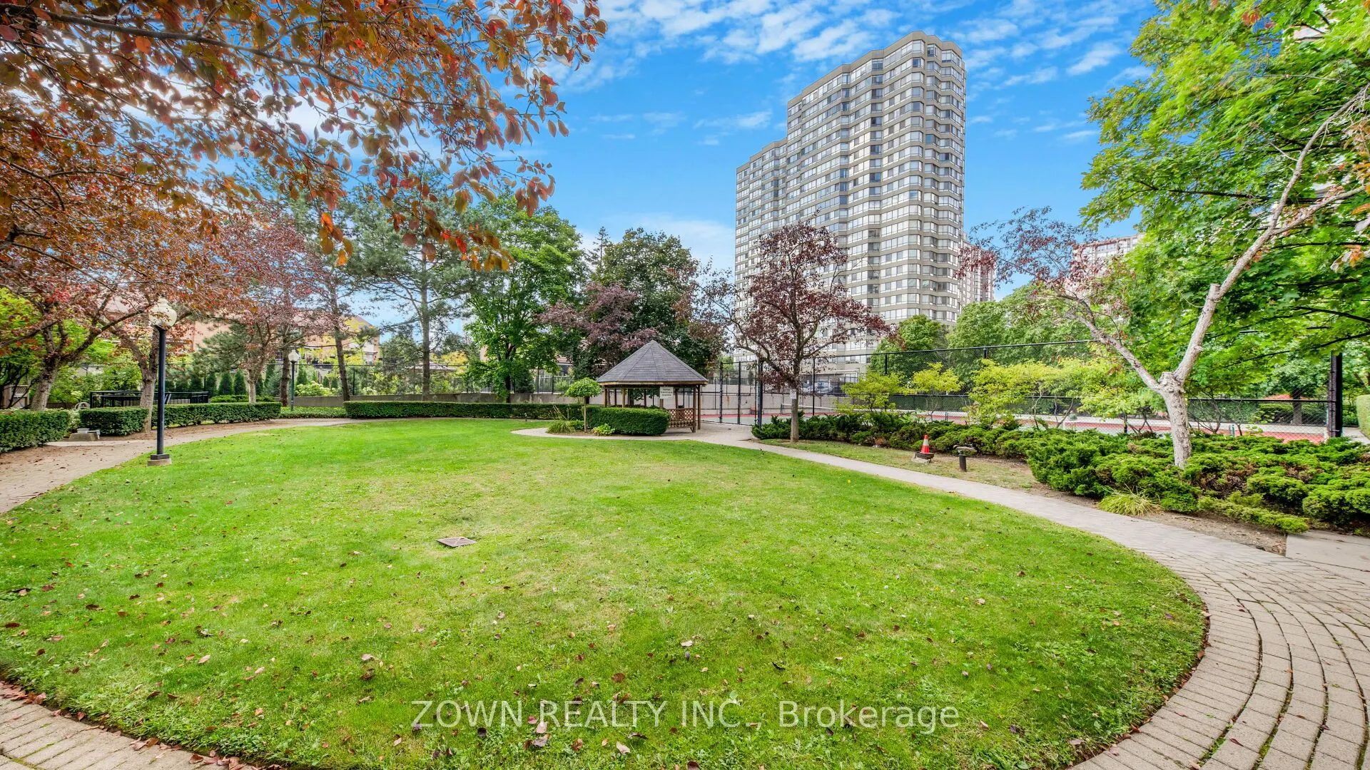 55 ELM Drive W, #805