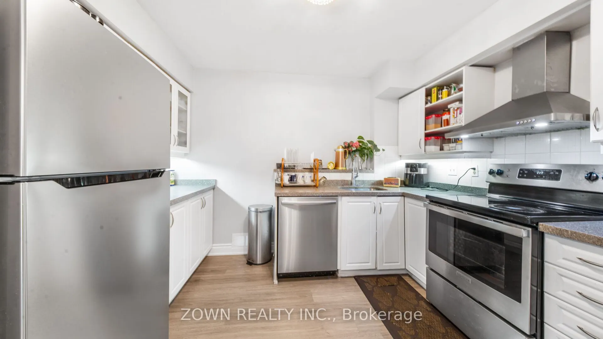 55 ELM Drive W, #805