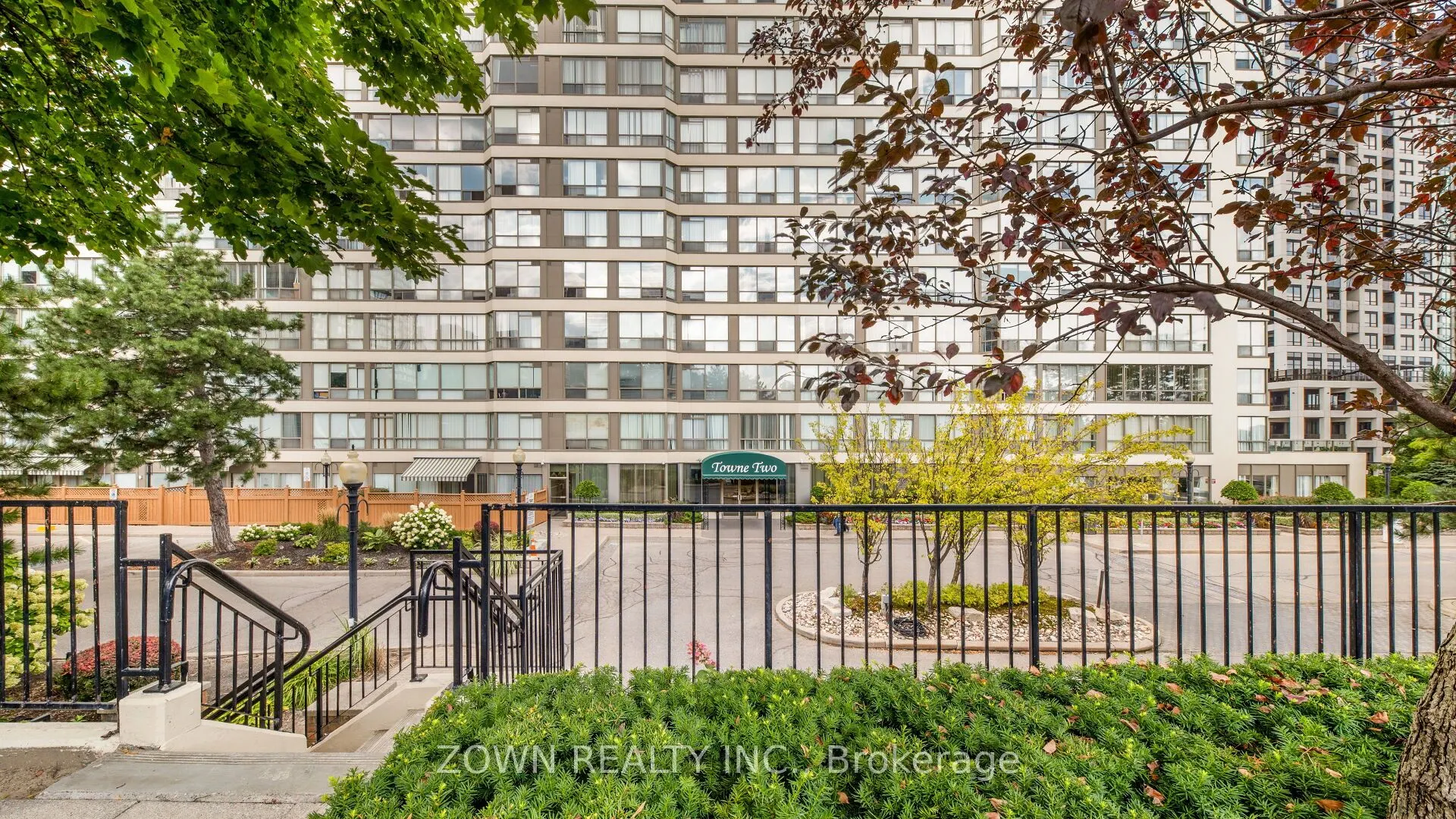 55 ELM Drive W, #805