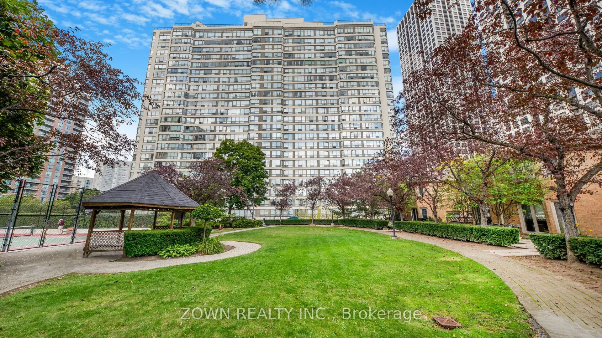 55 ELM Drive W, #805