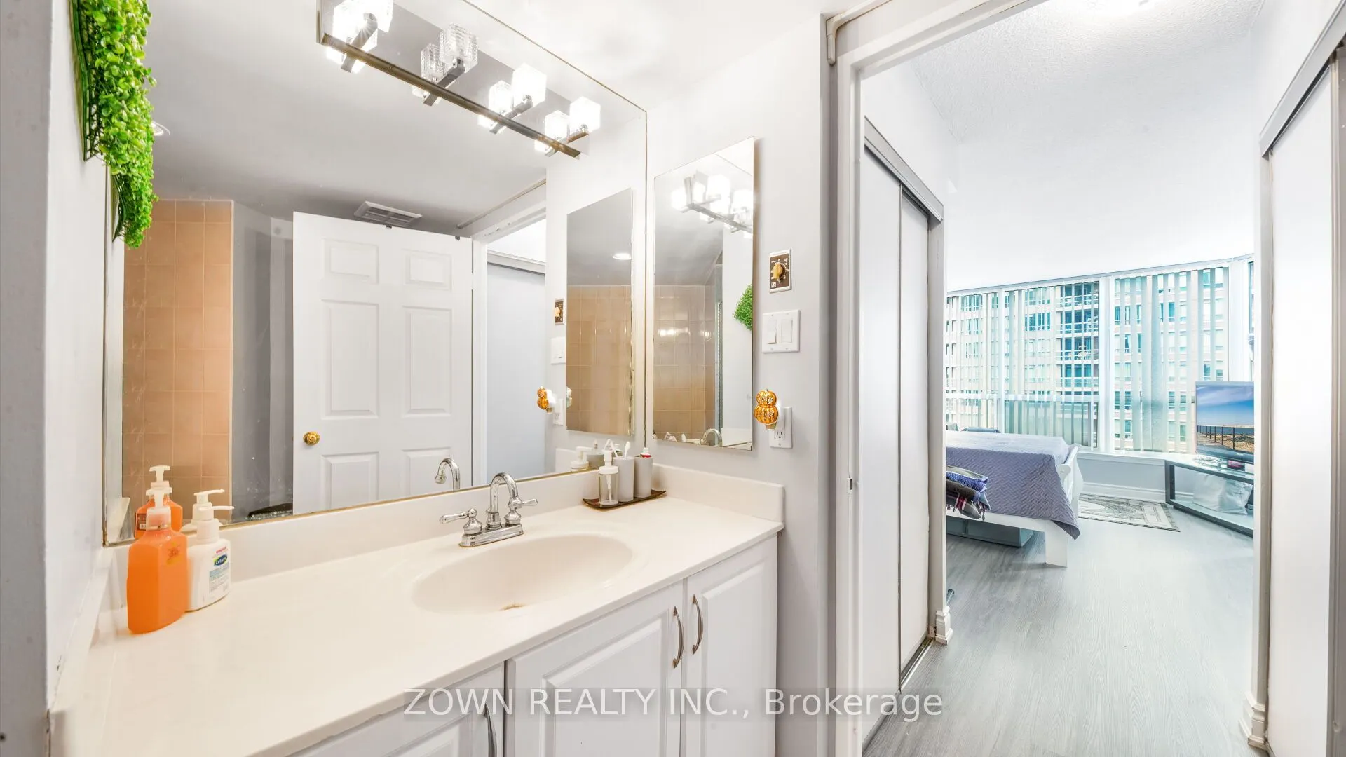 55 ELM Drive W, #805