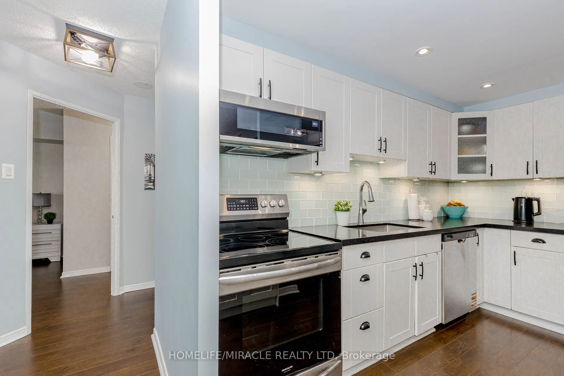 25 Fairview Road W, #208