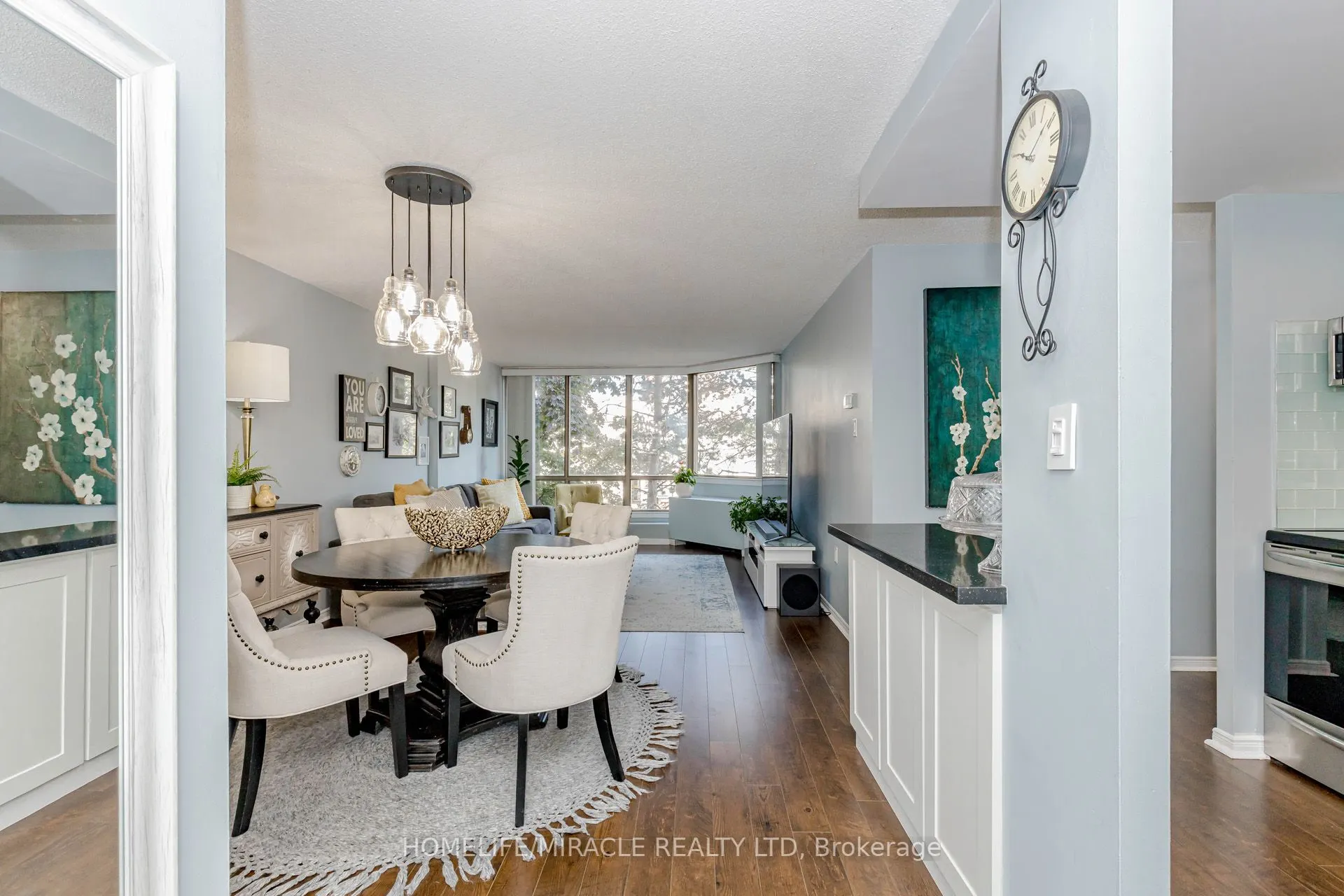 25 Fairview Road W, #208