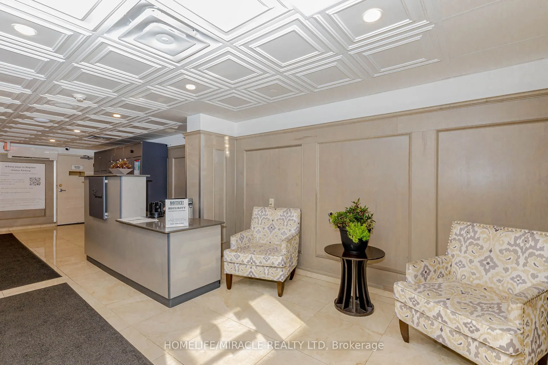 25 Fairview Road W, #208