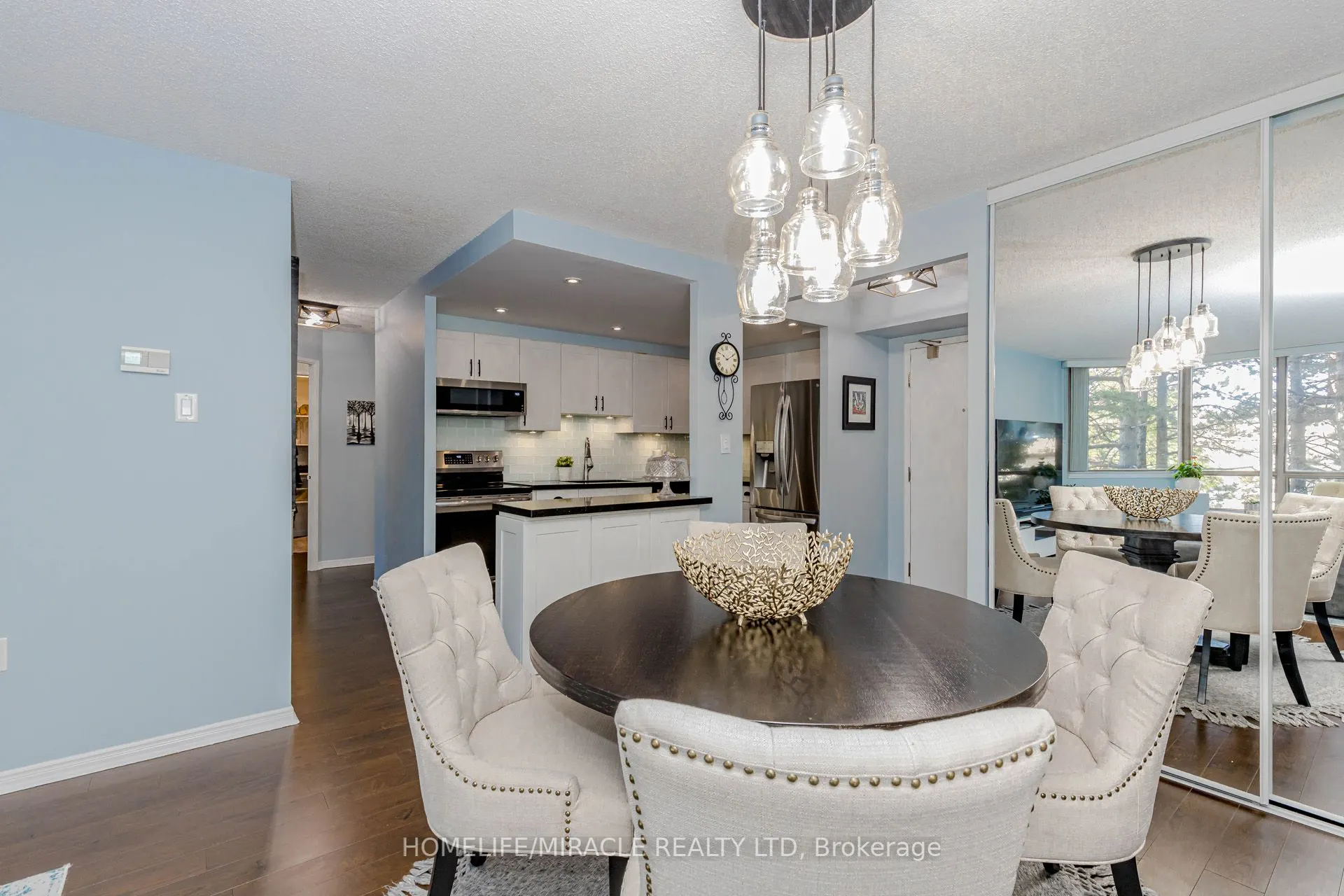 25 Fairview Road W, #208