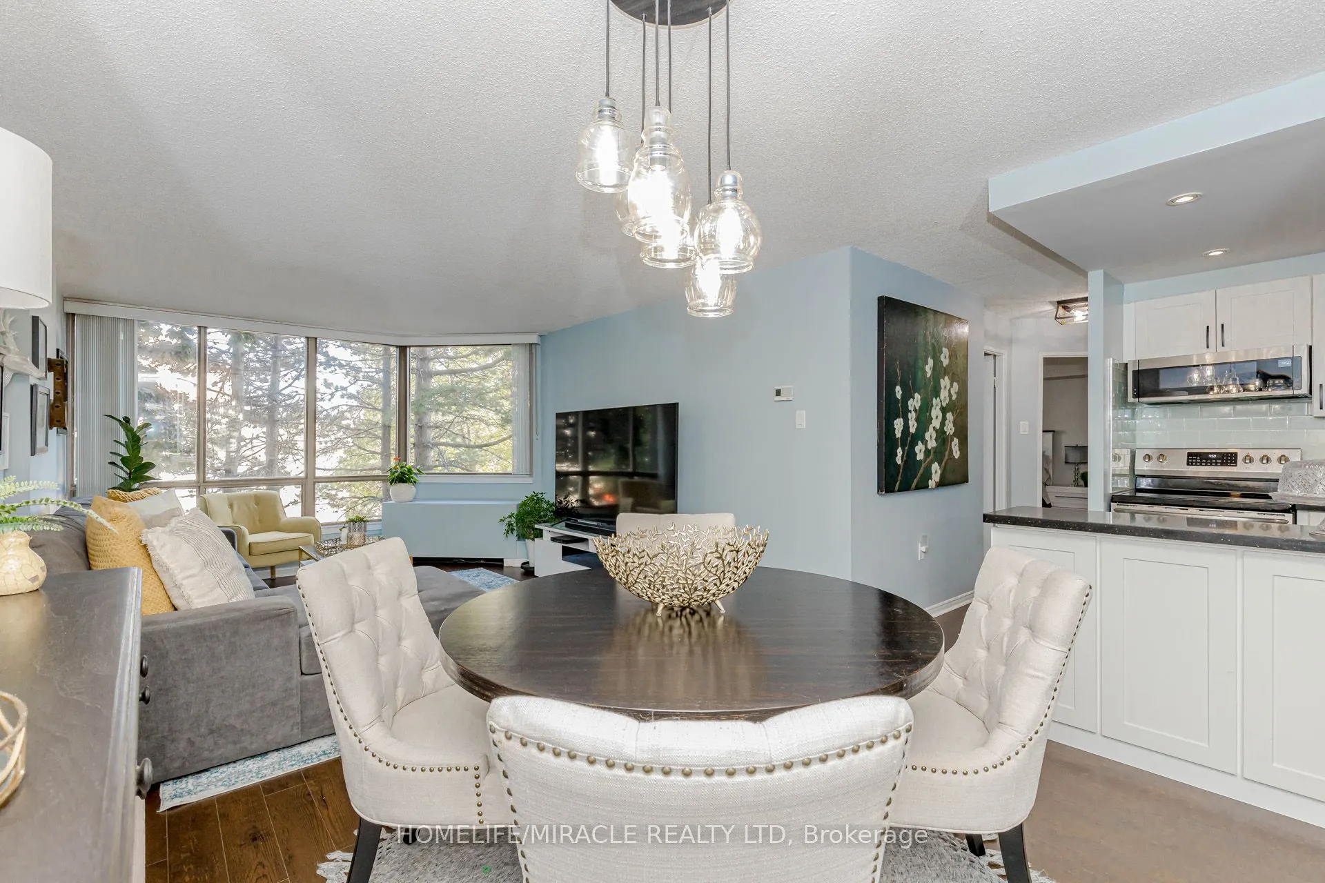 25 Fairview Road W, #208
