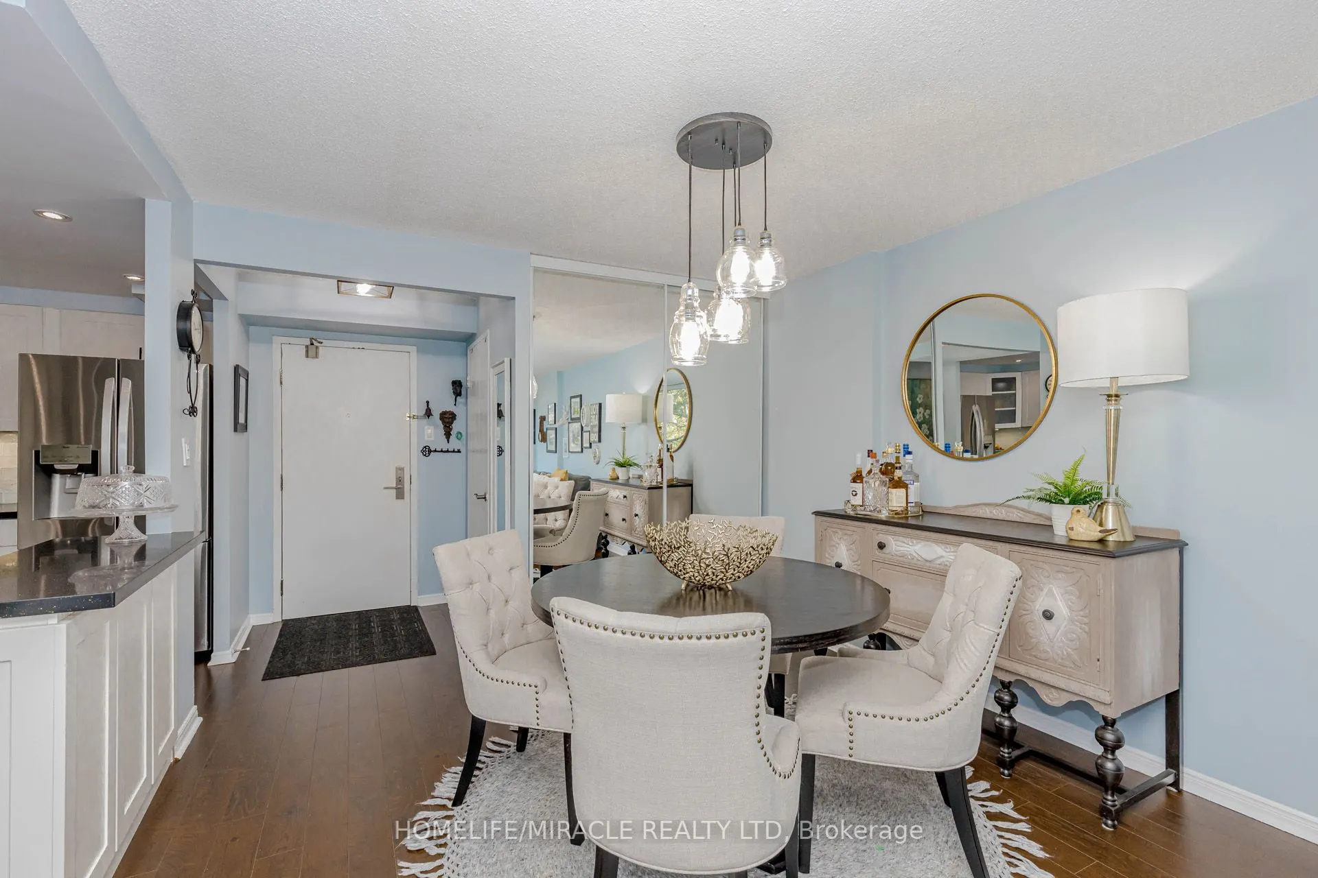 25 Fairview Road W, #208