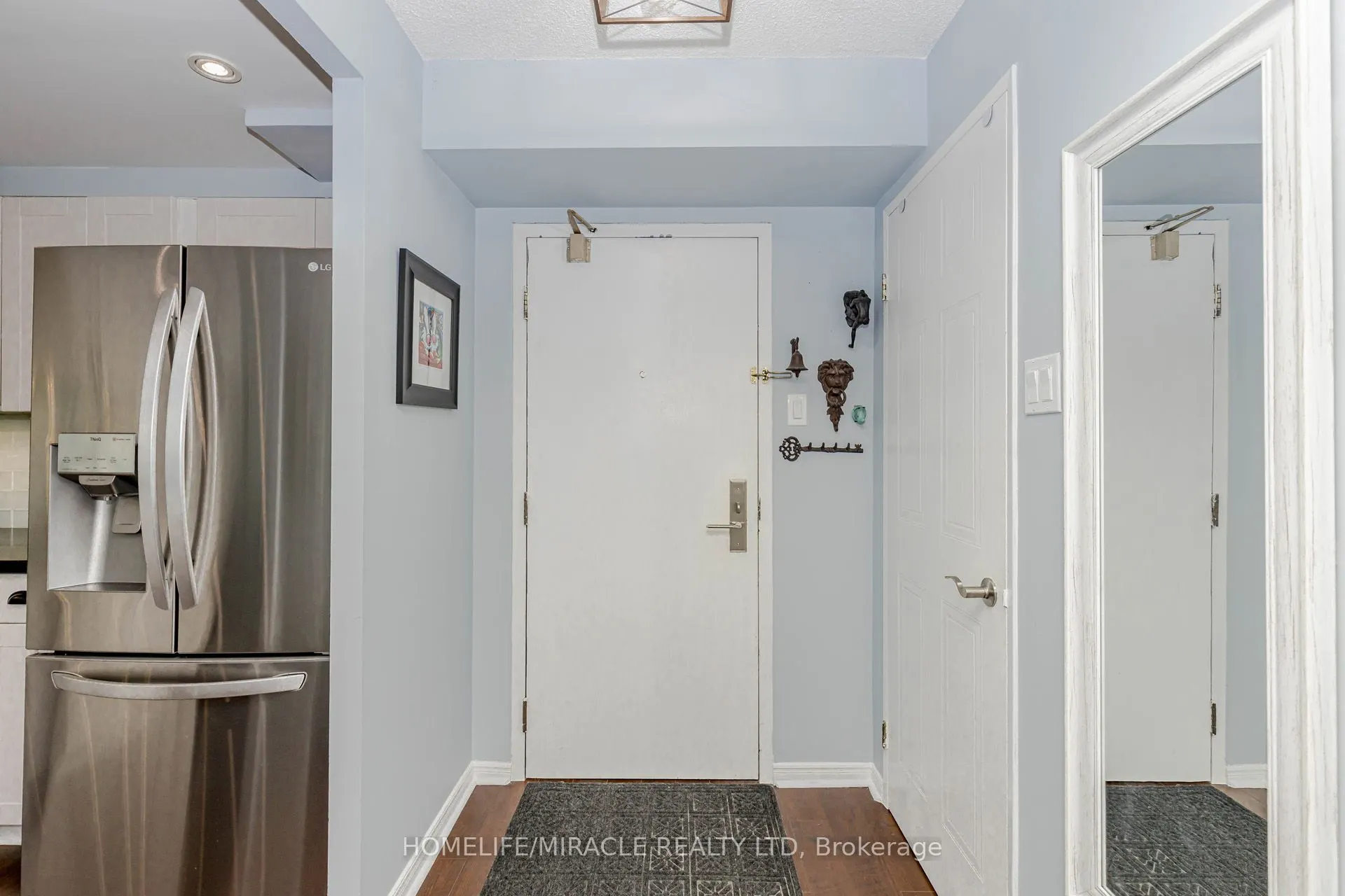 25 Fairview Road W, #208