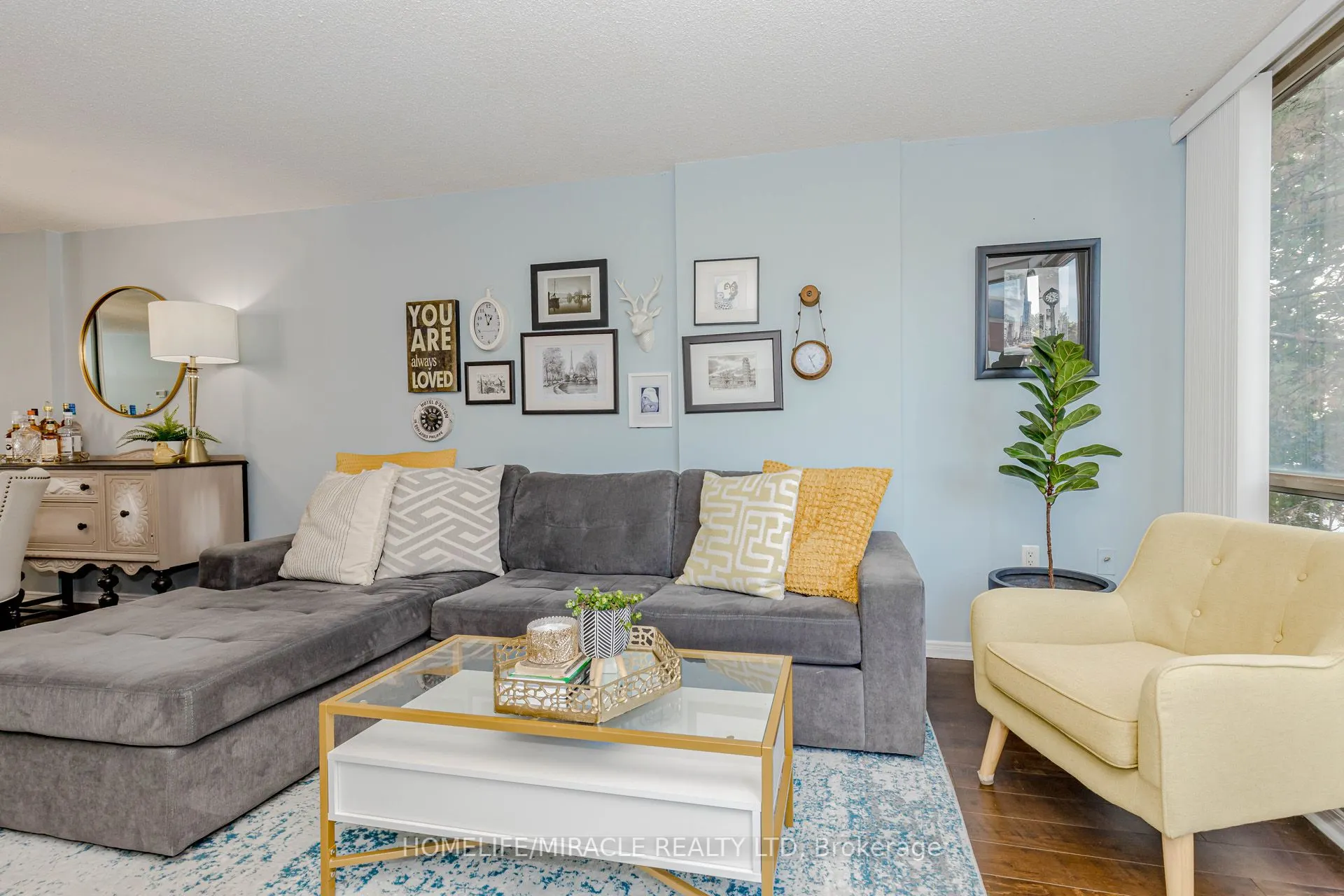25 Fairview Road W, #208