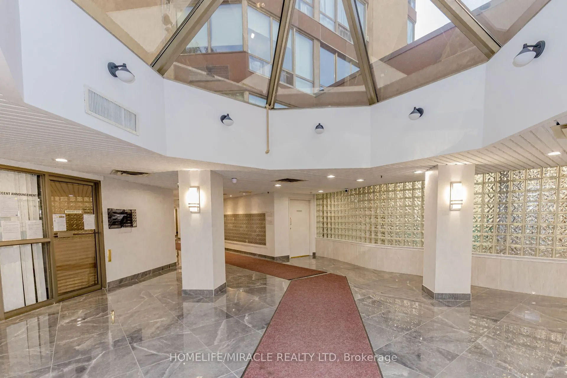25 Fairview Road W, #208