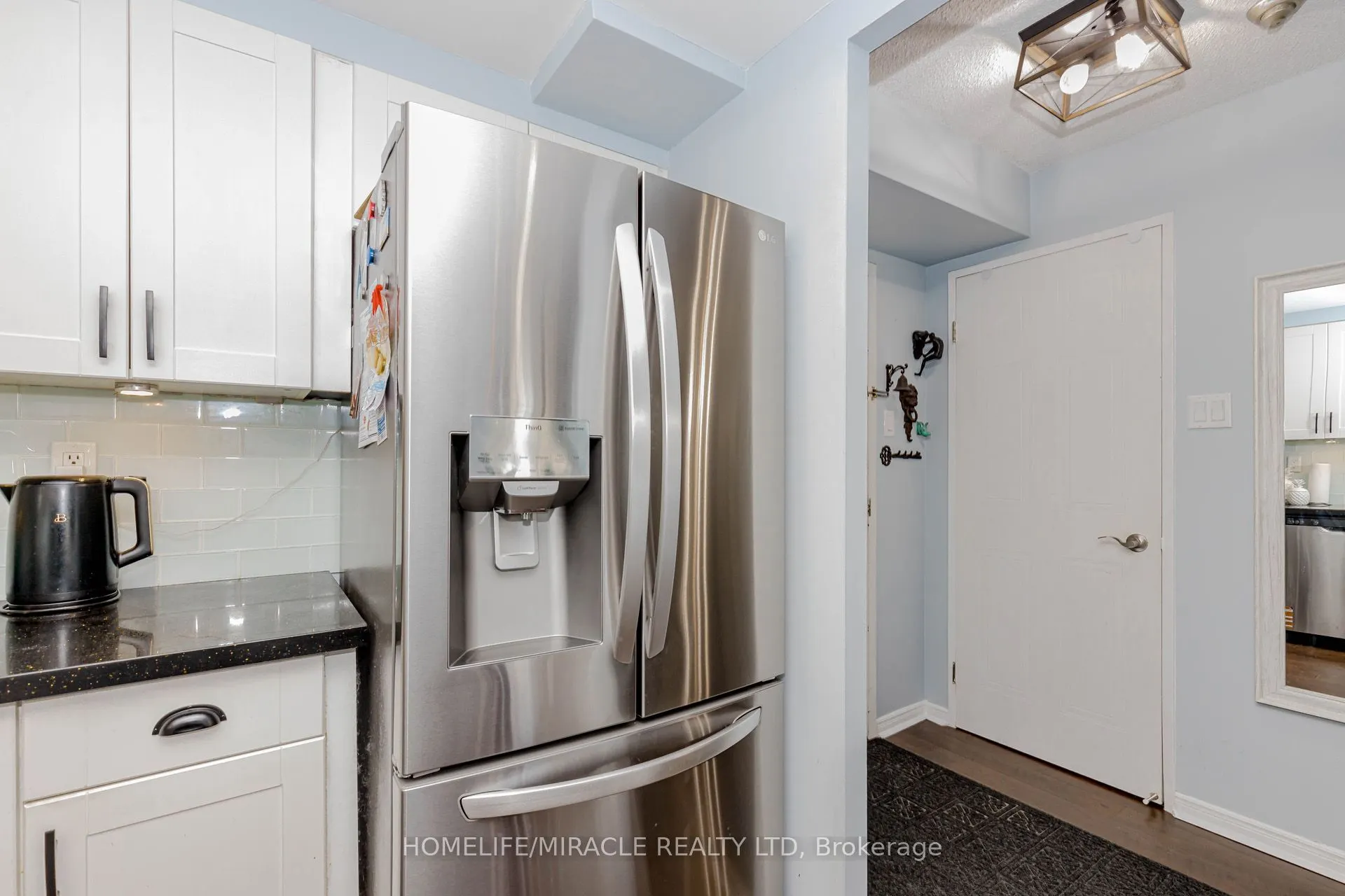 25 Fairview Road W, #208