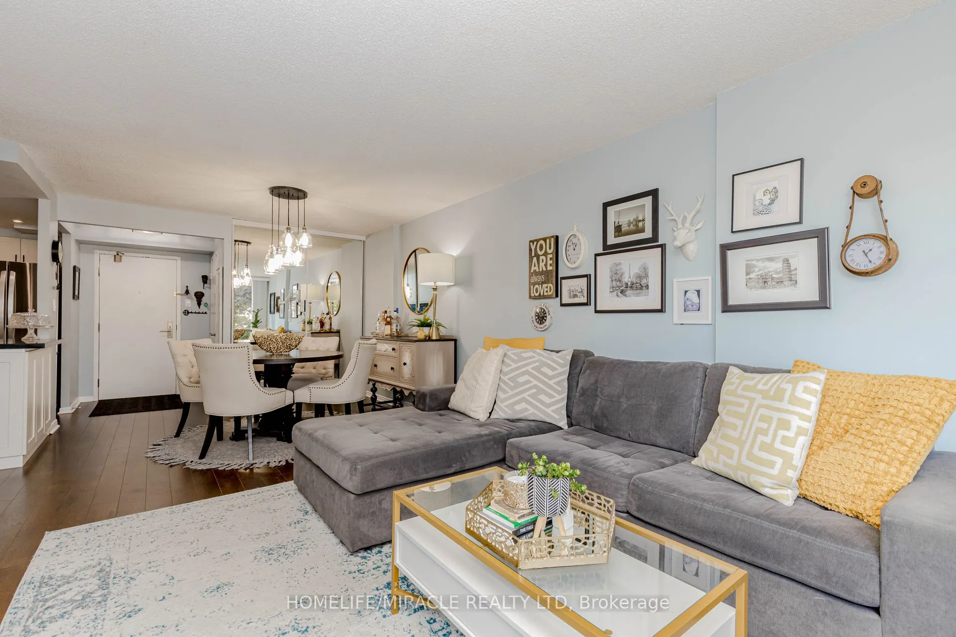 25 Fairview Road W, #208