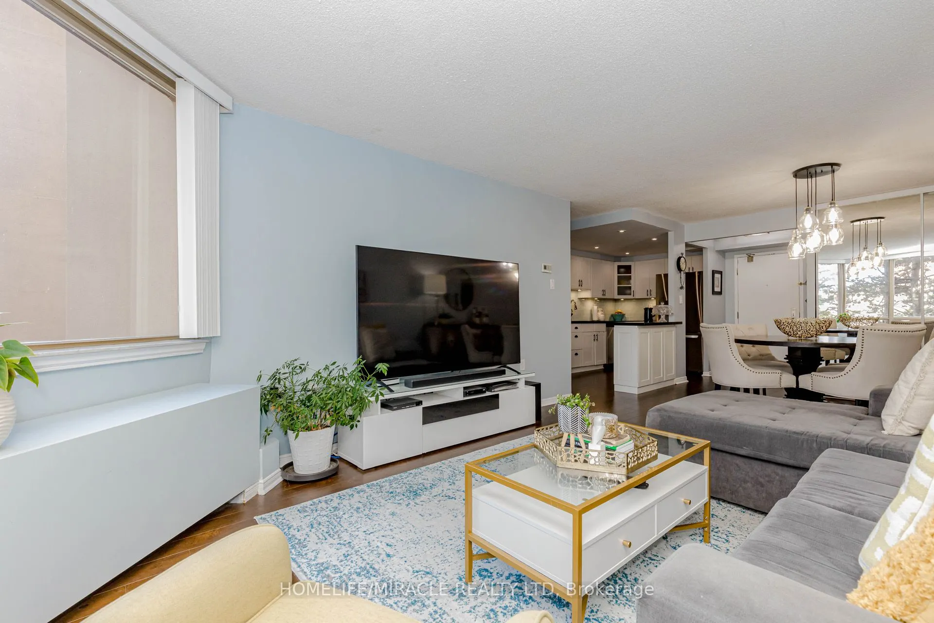 25 Fairview Road W, #208