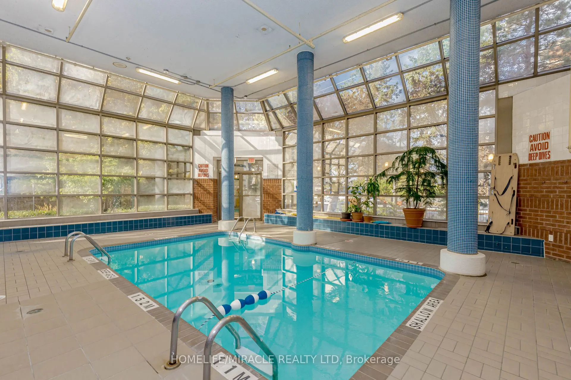 25 Fairview Road W, #208
