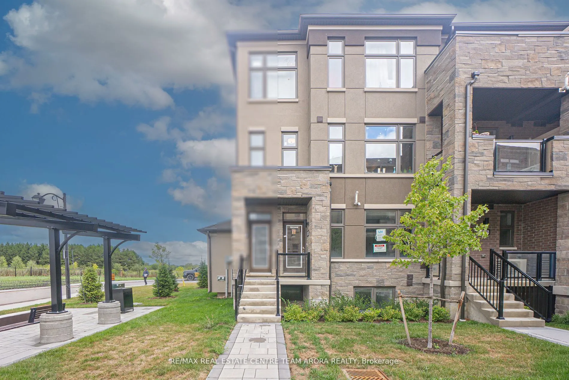 45 Fieldridge Crescent, #18