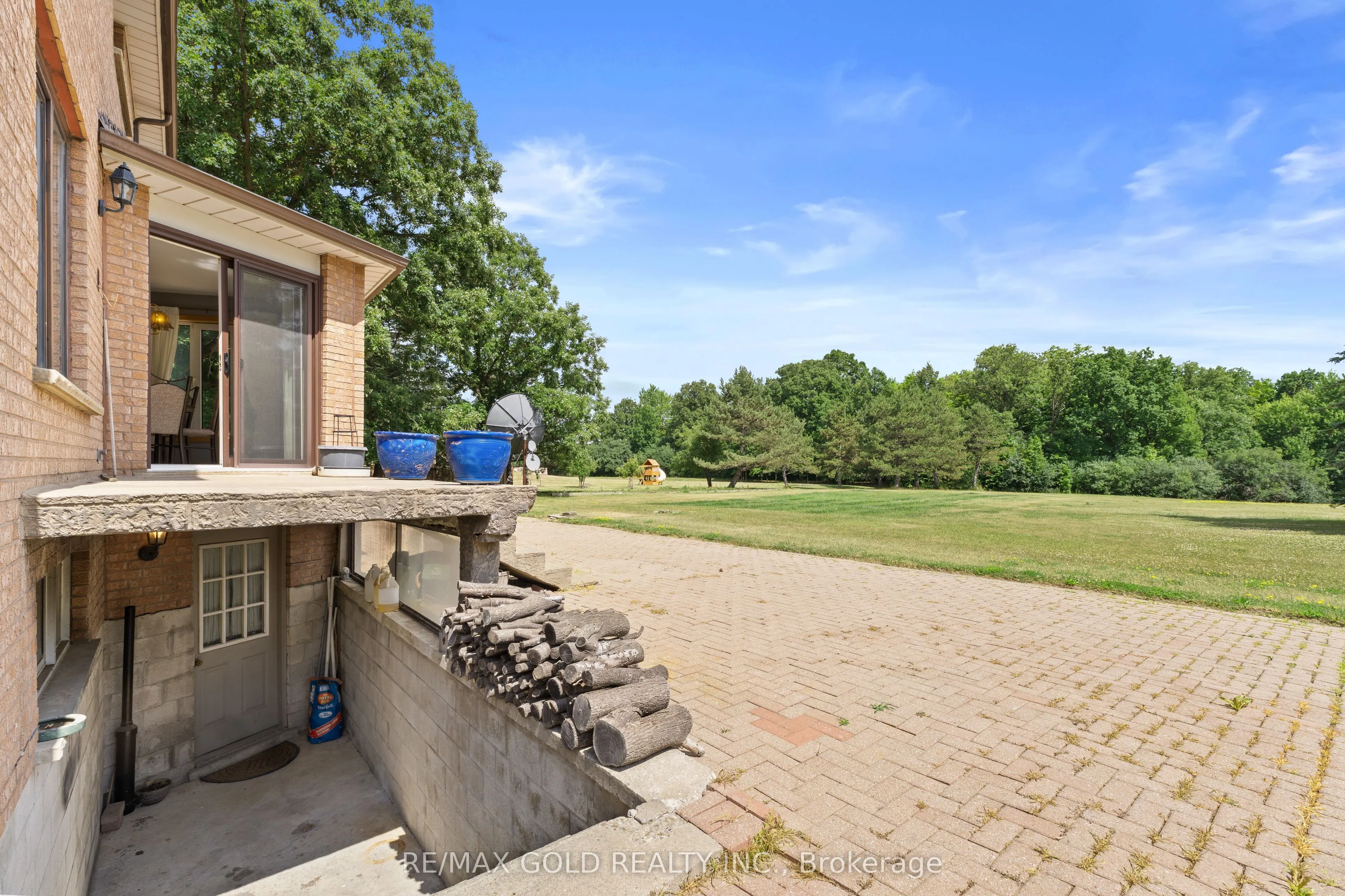 8 Ryckman Lane