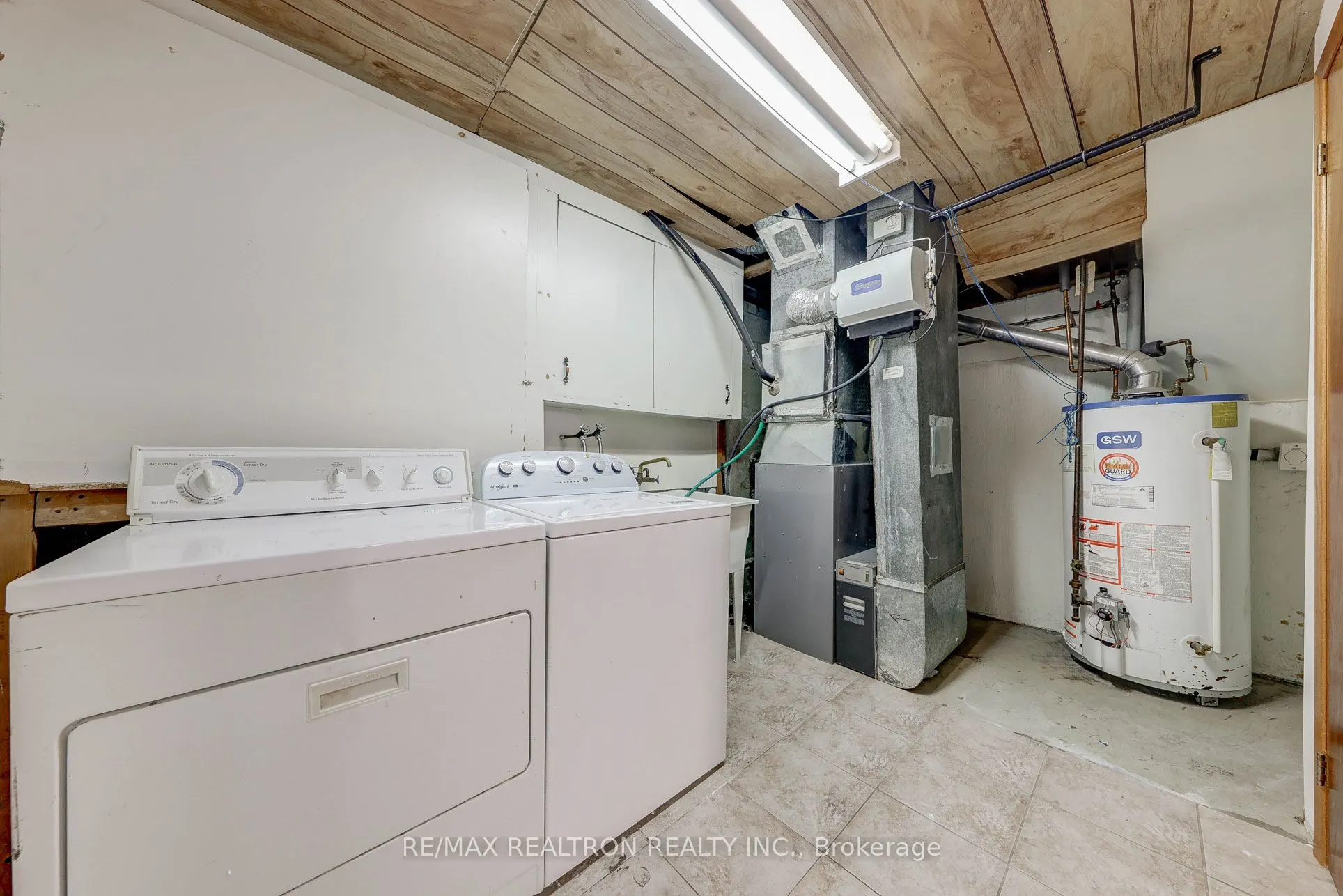 138 John Lindsay Court, #Lower