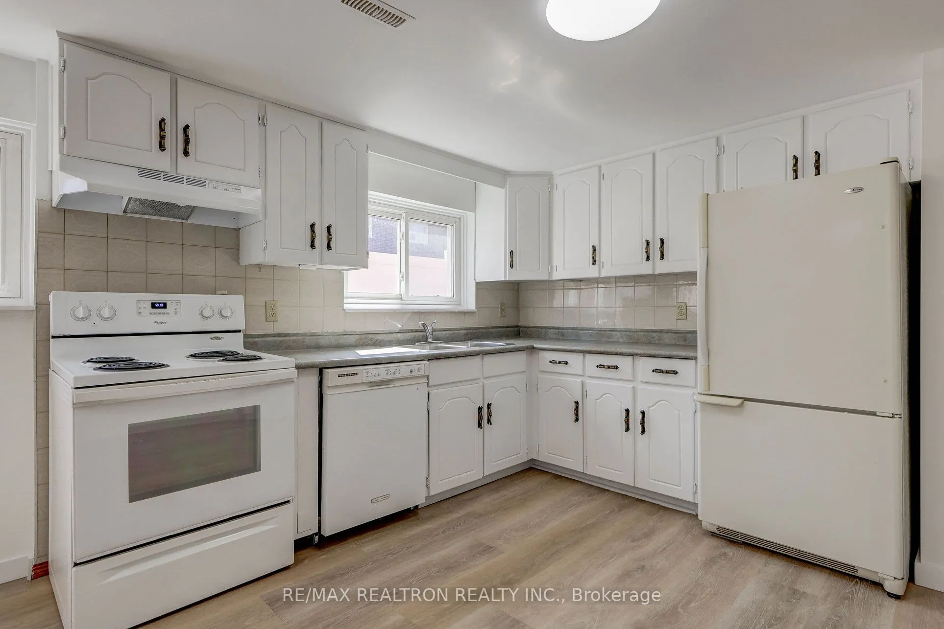 138 John Lindsay Court, #Lower