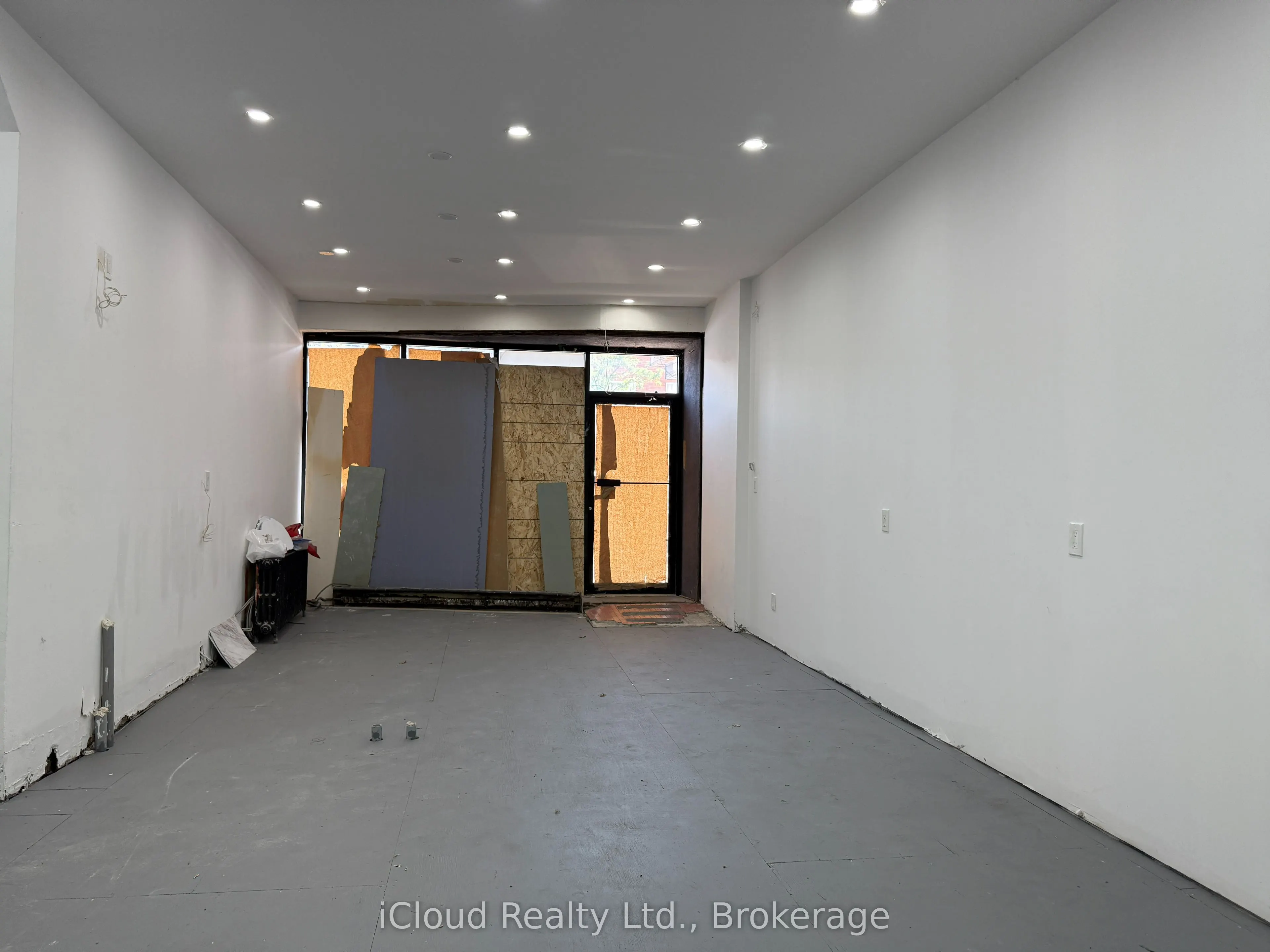 1552 Eglinton Avenue W