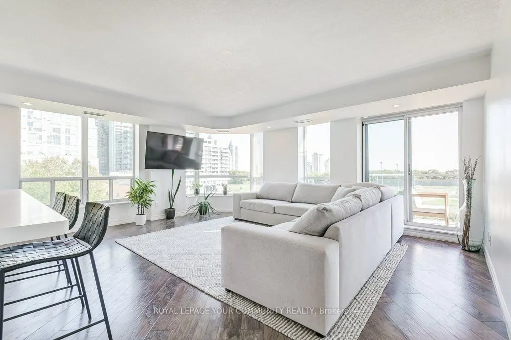 190 Manitoba Street, #608
