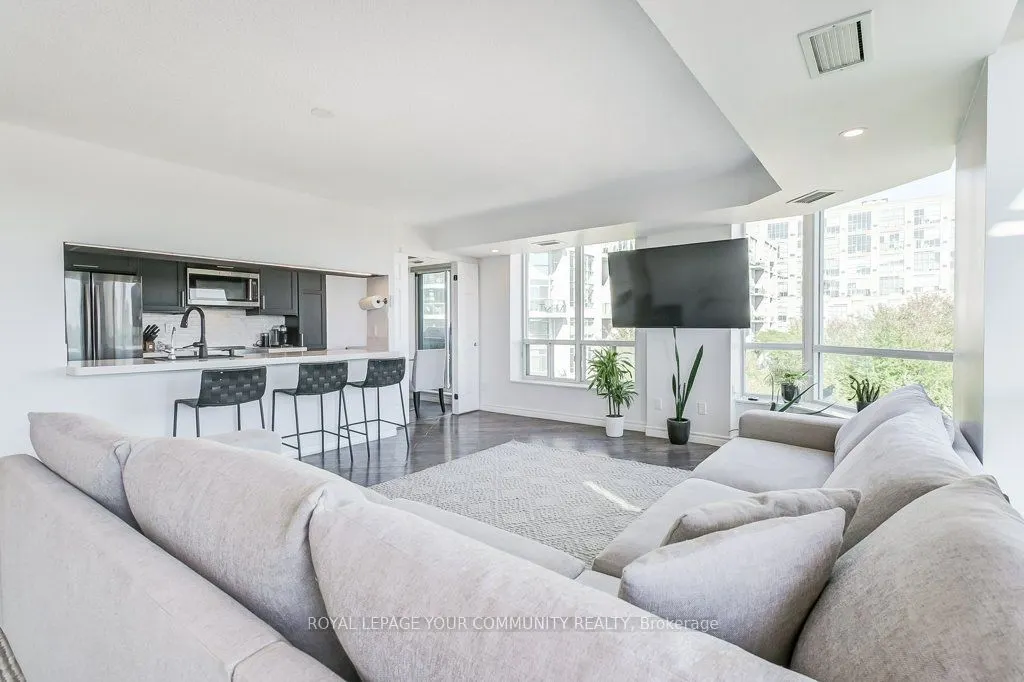 190 Manitoba Street, #608
