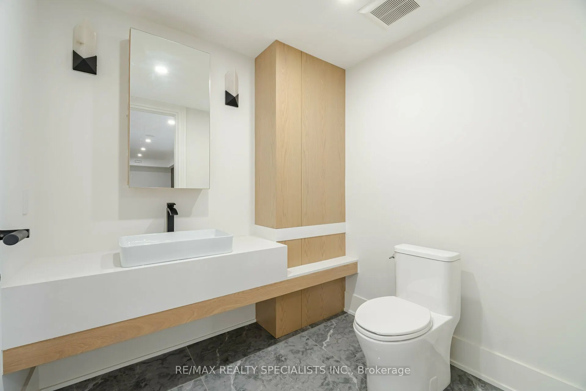 2014 Lakeshore Road W