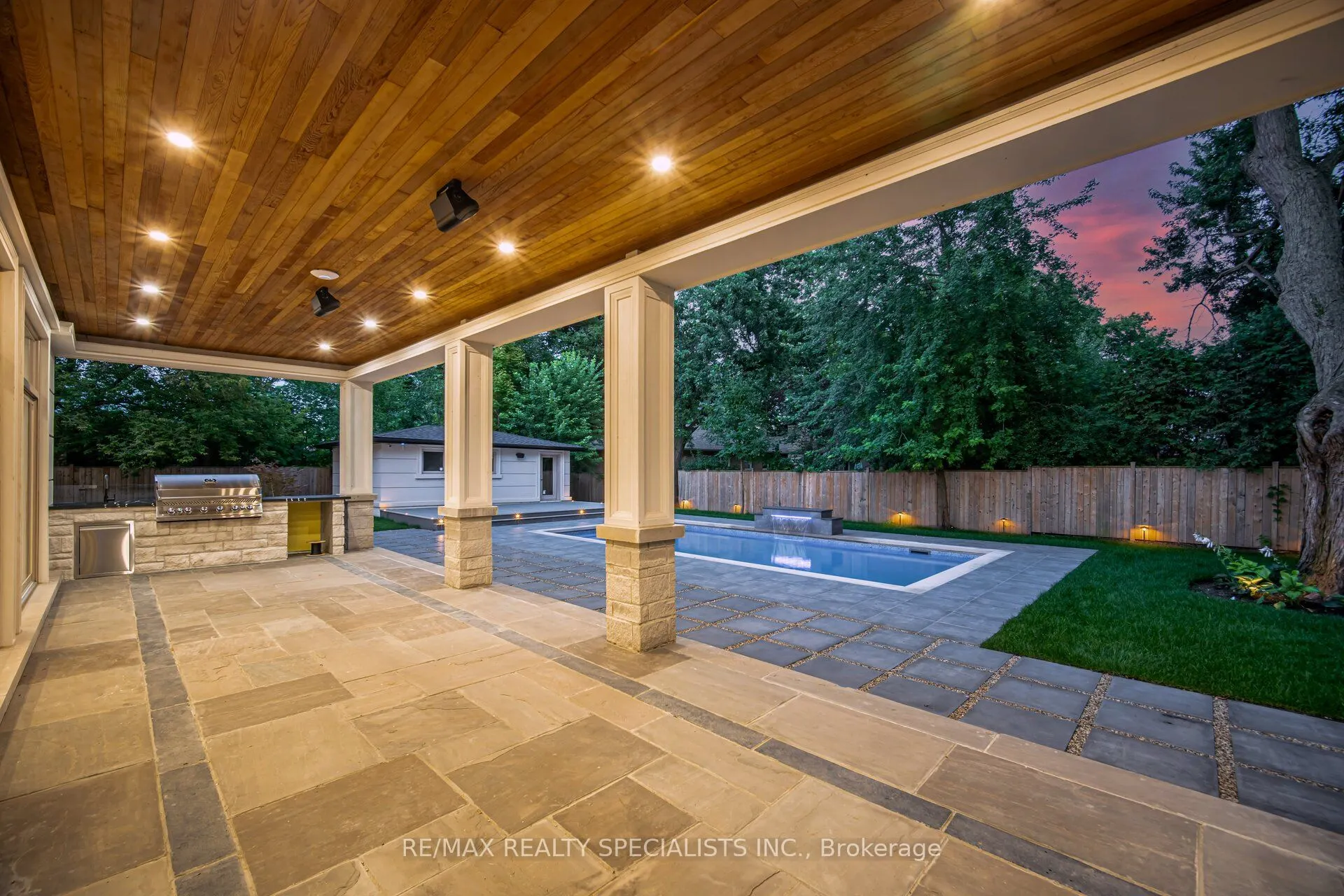 2014 Lakeshore Road W