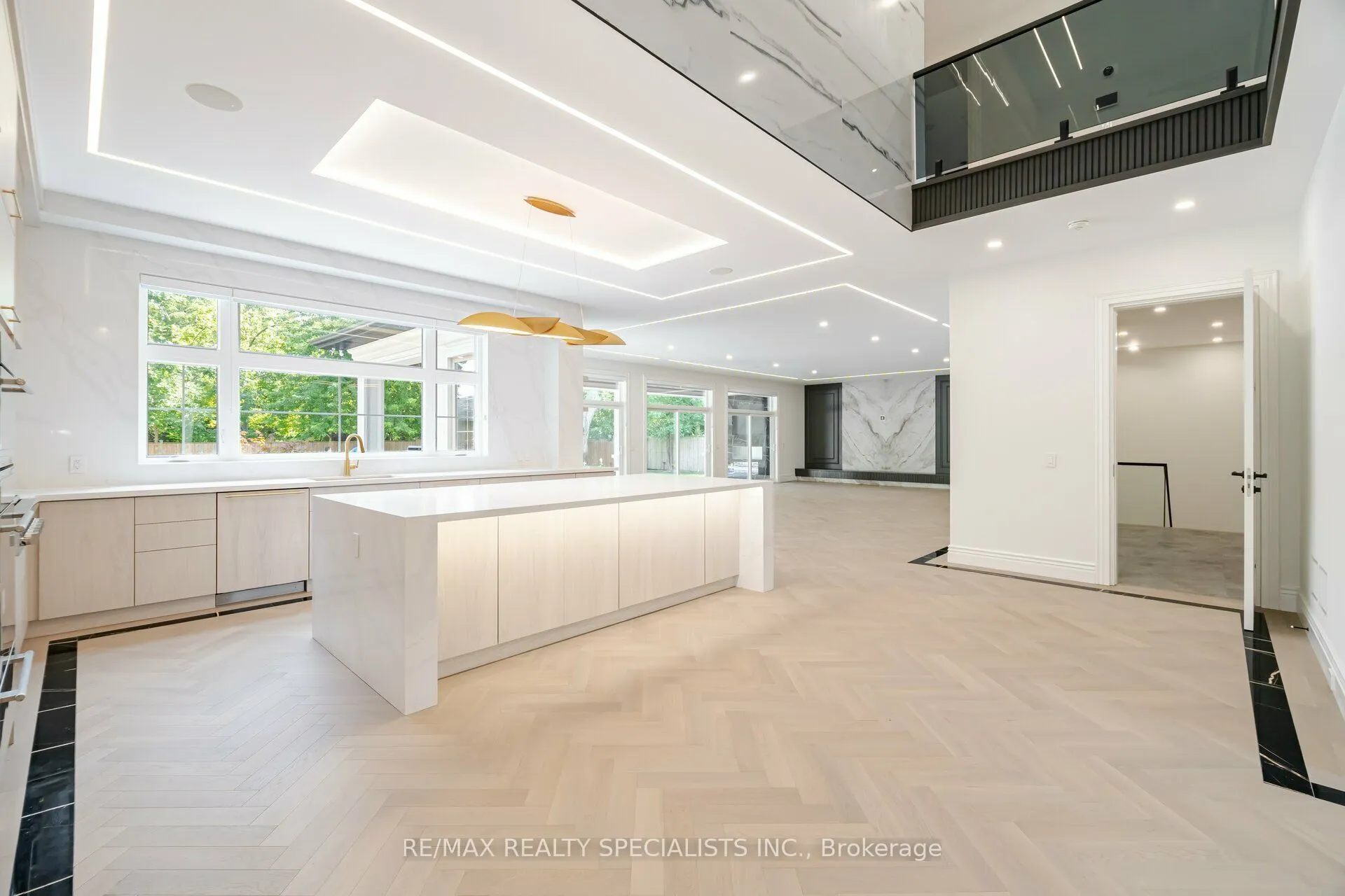 2014 Lakeshore Road W