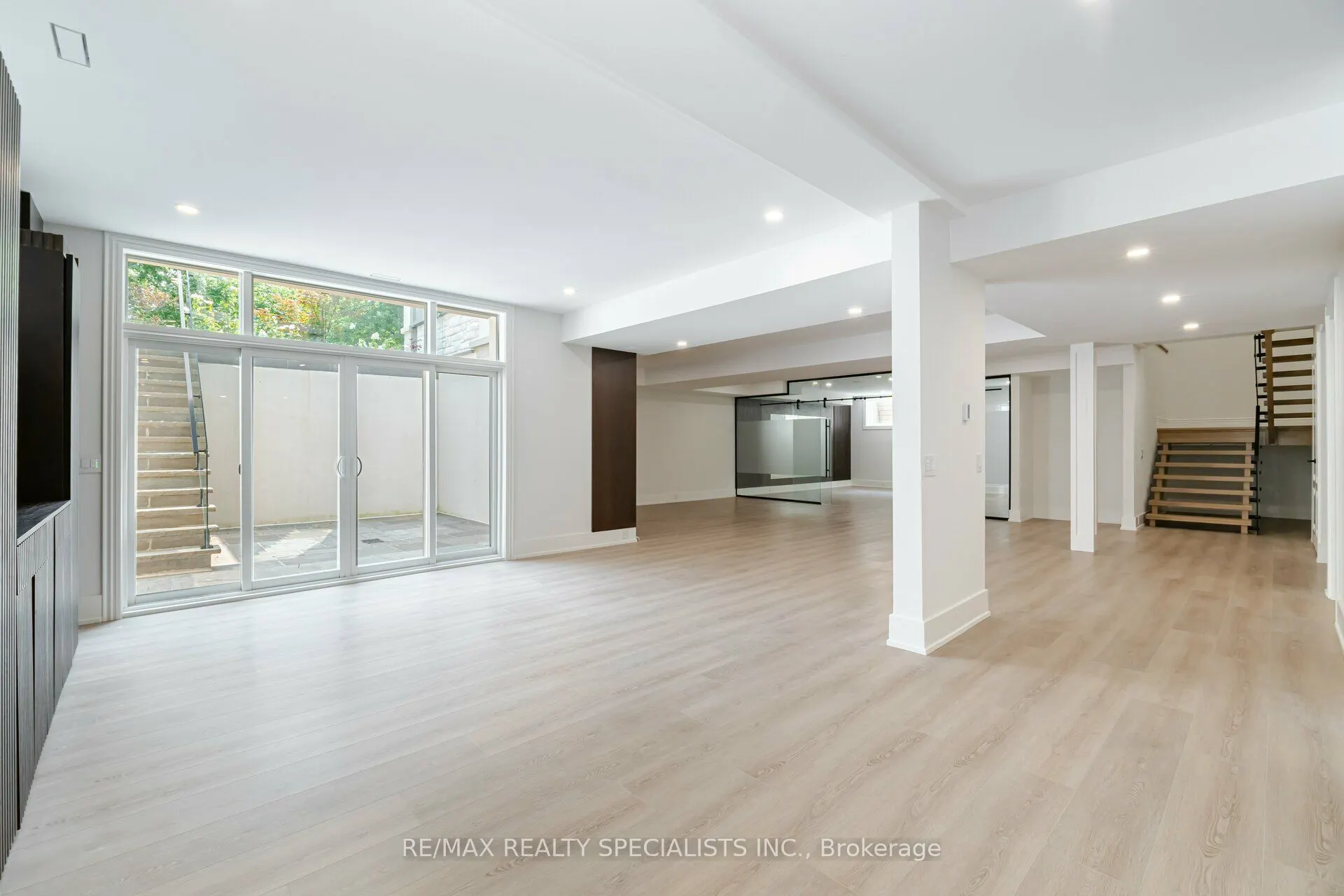 2014 Lakeshore Road W