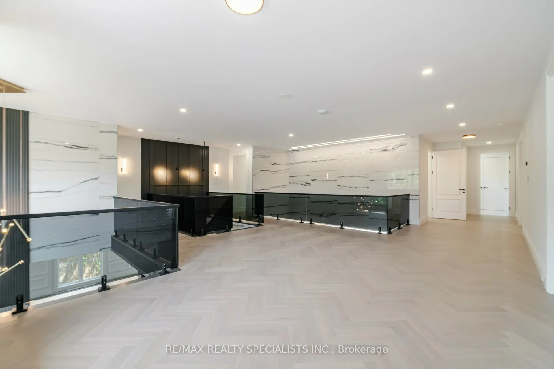 2014 Lakeshore Road W