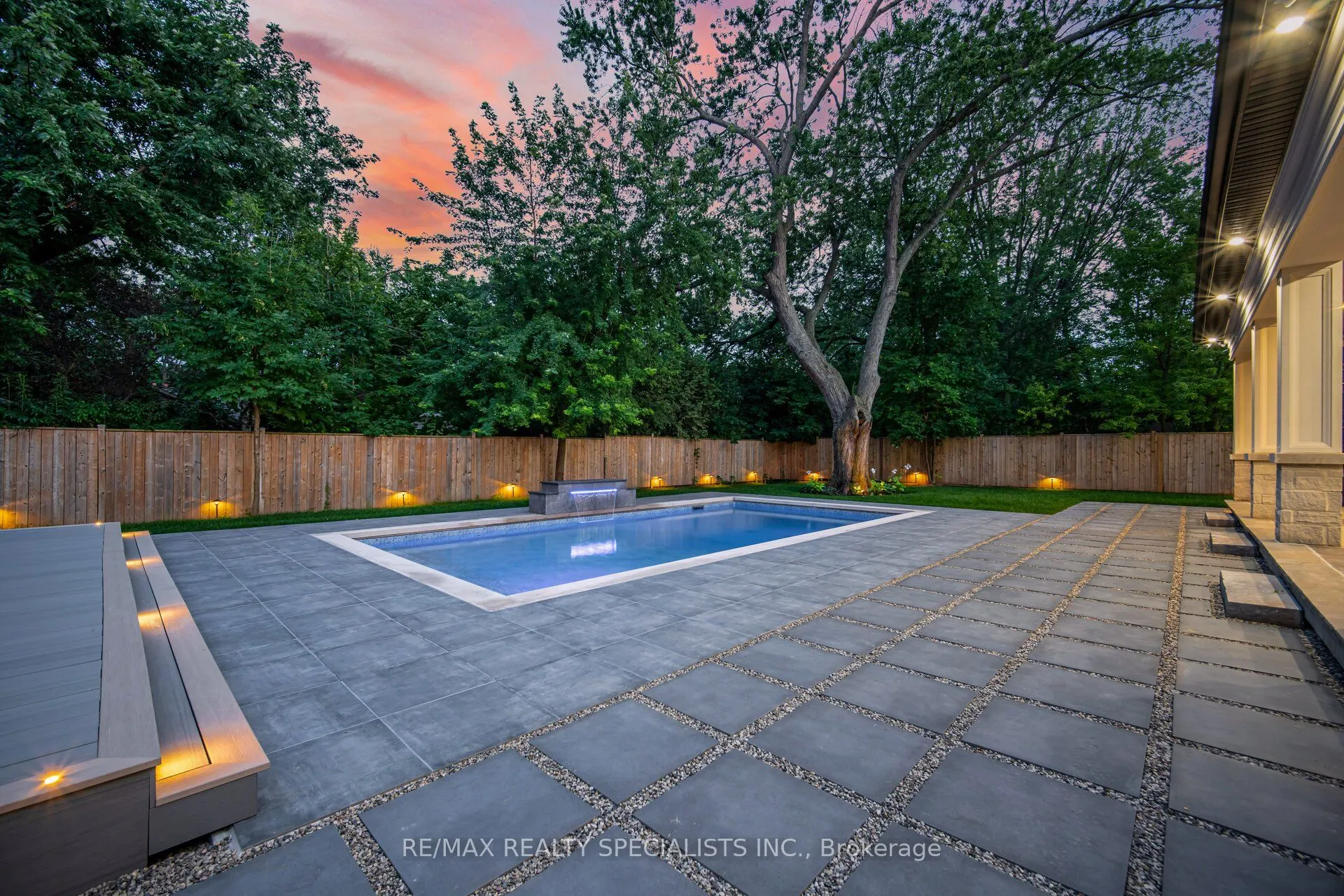 2014 Lakeshore Road W