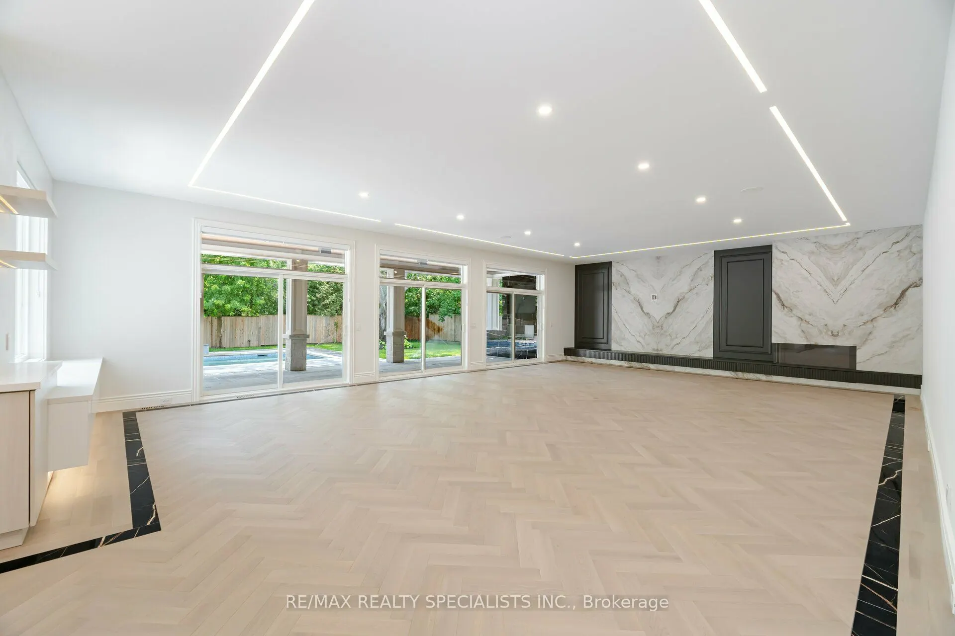 2014 Lakeshore Road W