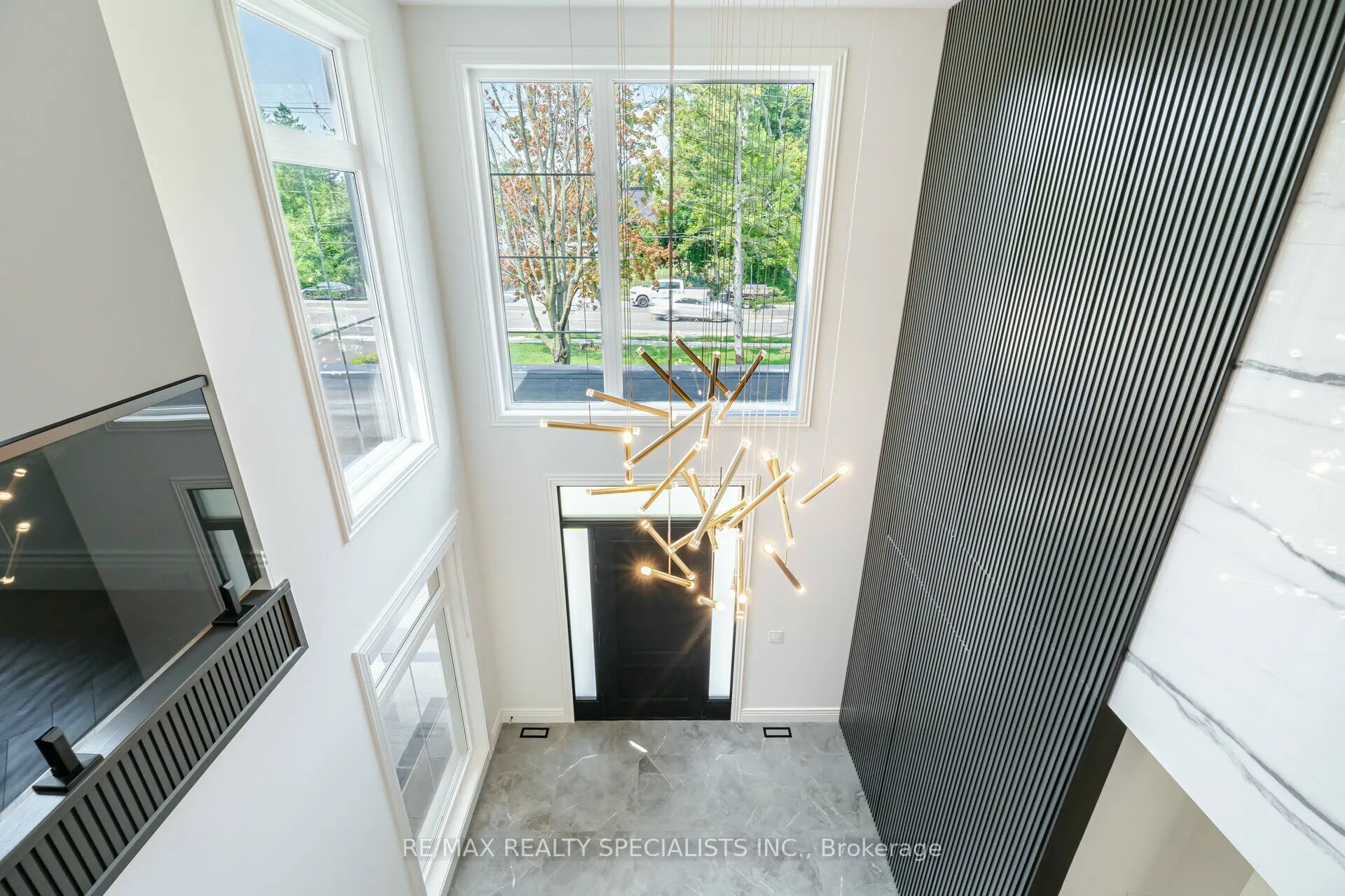 2014 Lakeshore Road W