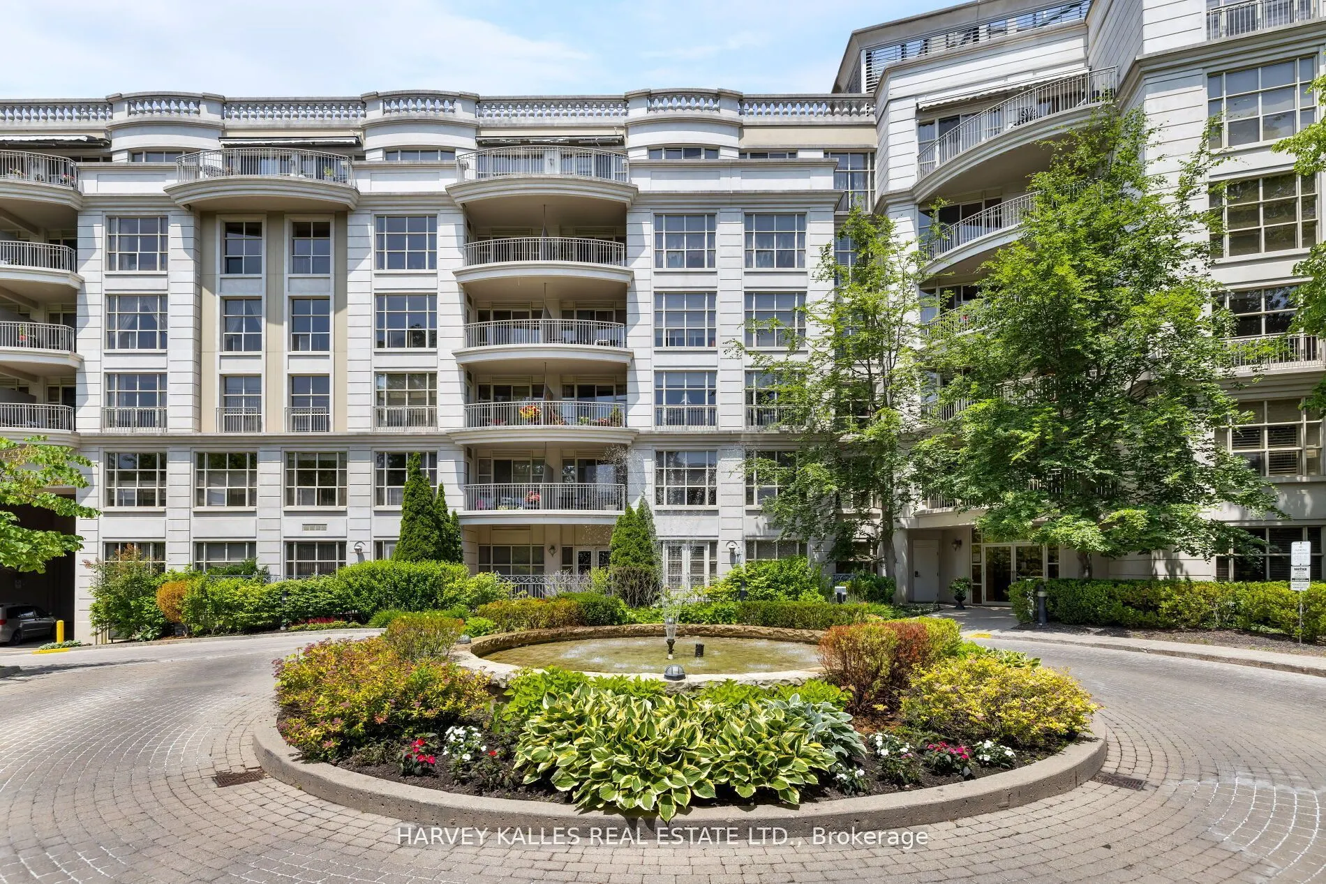 3085 Bloor Street W