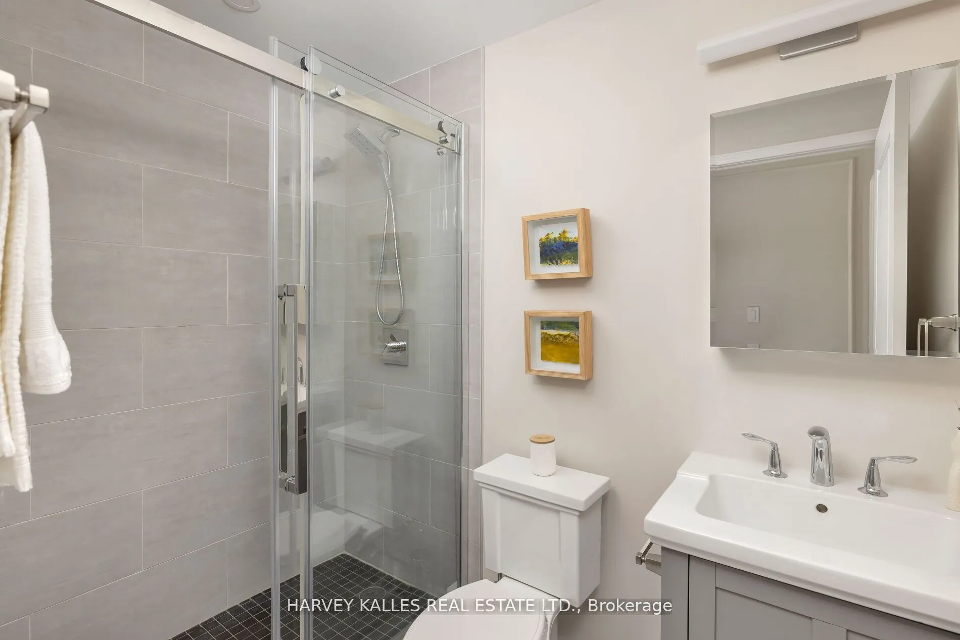 3085 Bloor Street W