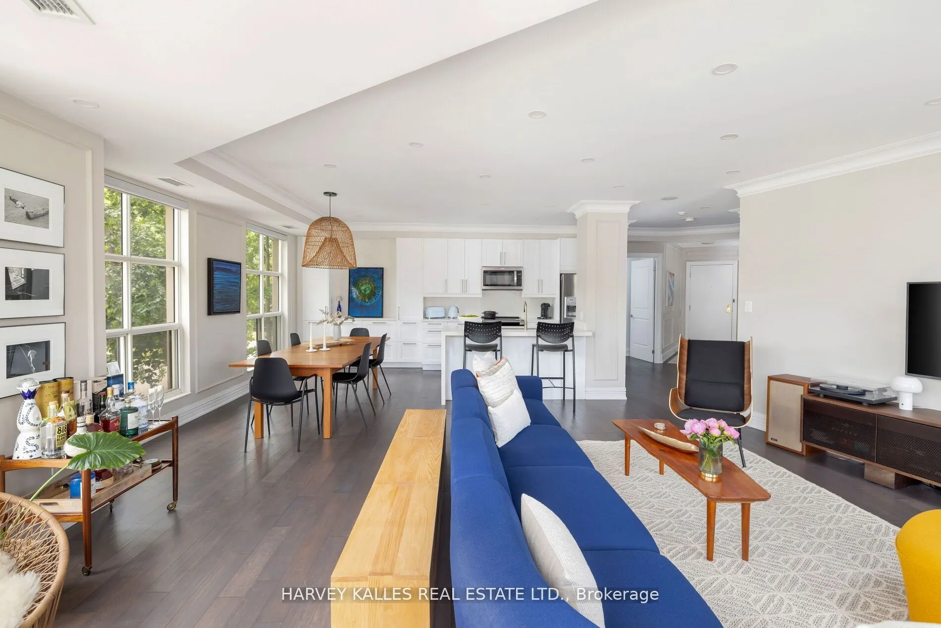 3085 Bloor Street W