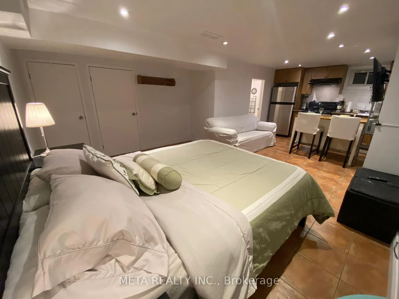 1150 Jamesway Boulevard, #(Bachelor Basement Apt)