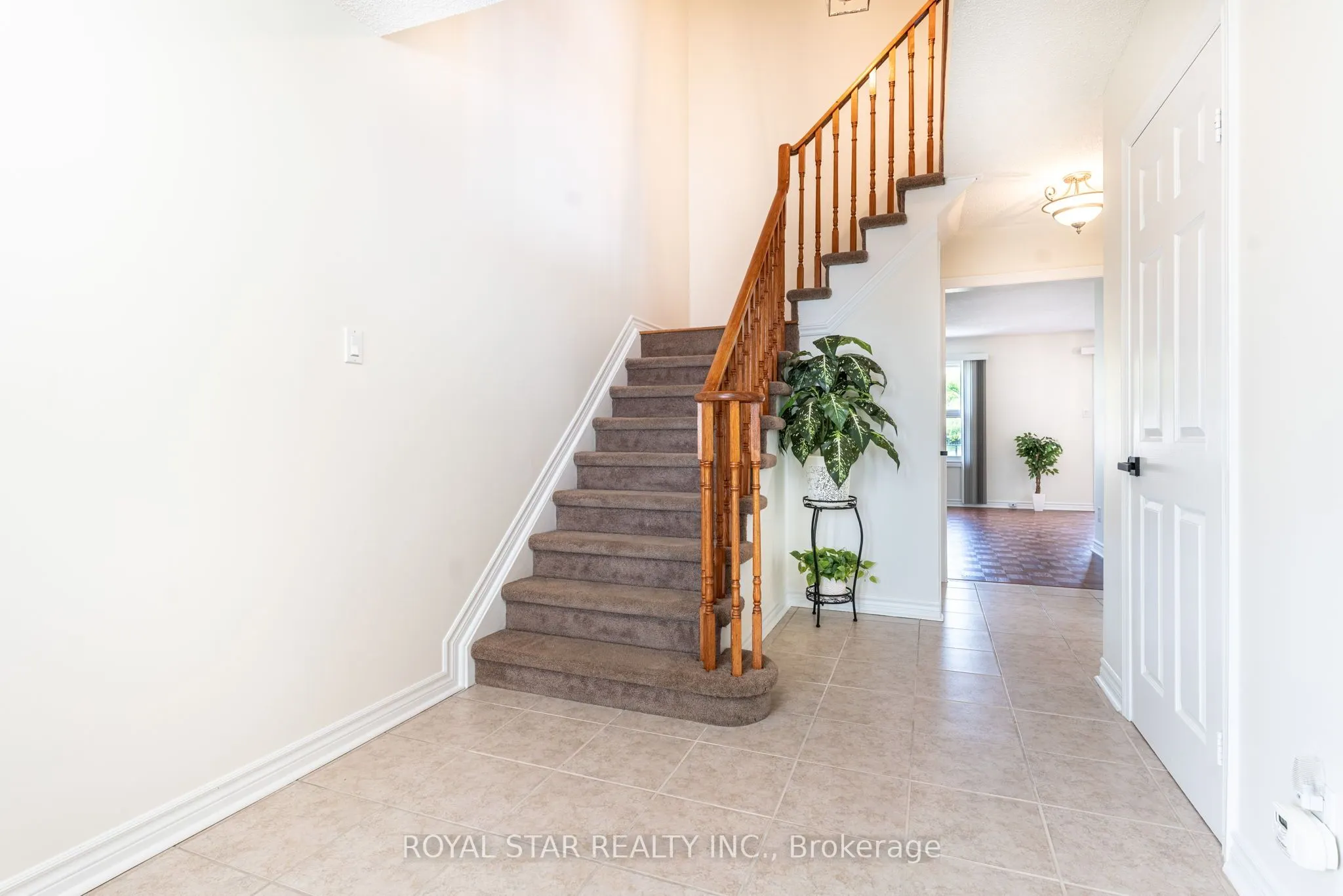 42 Kingknoll Drive