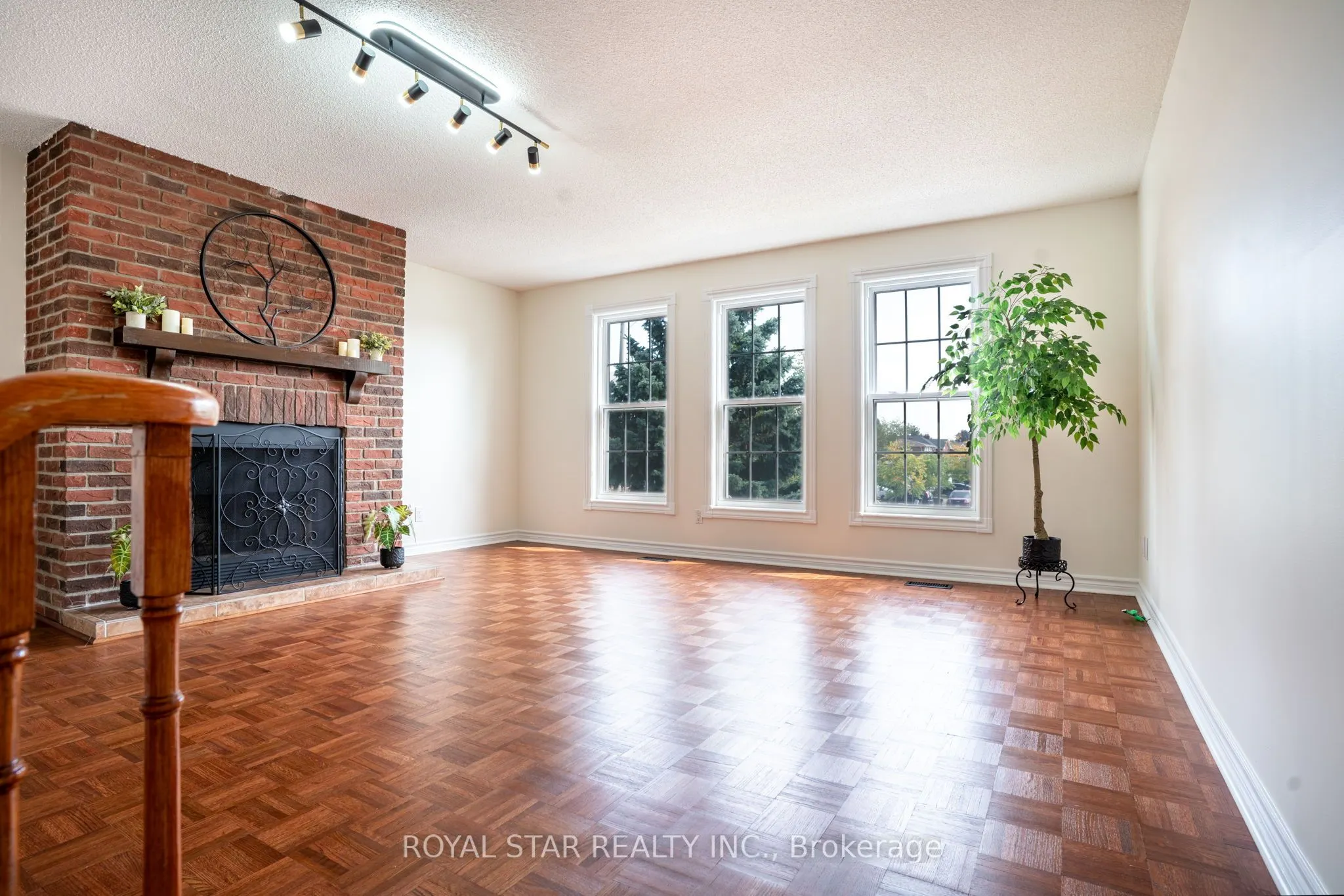 42 Kingknoll Drive
