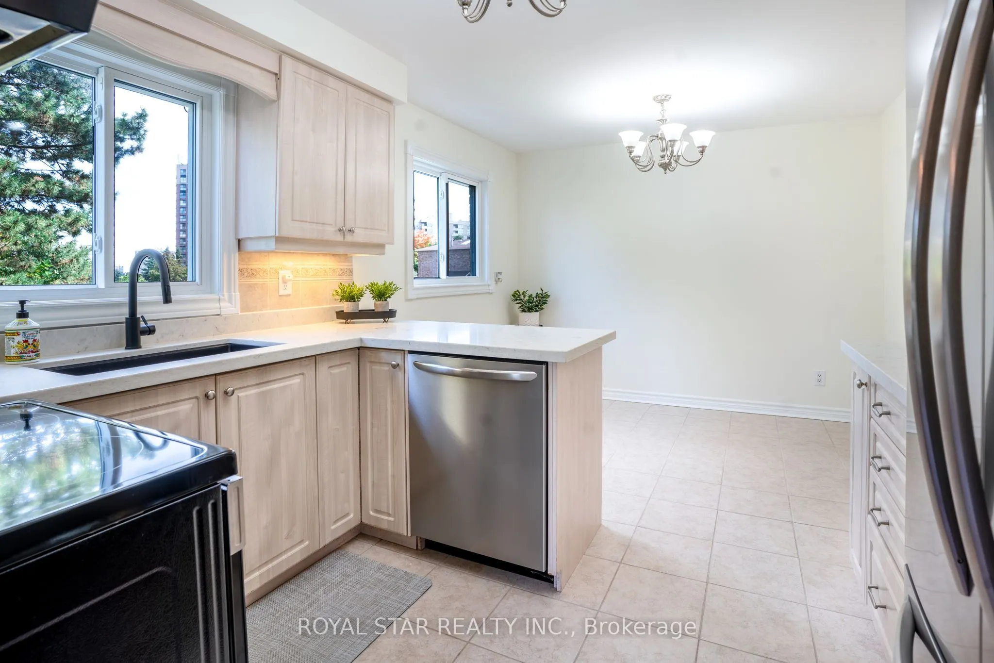 42 Kingknoll Drive